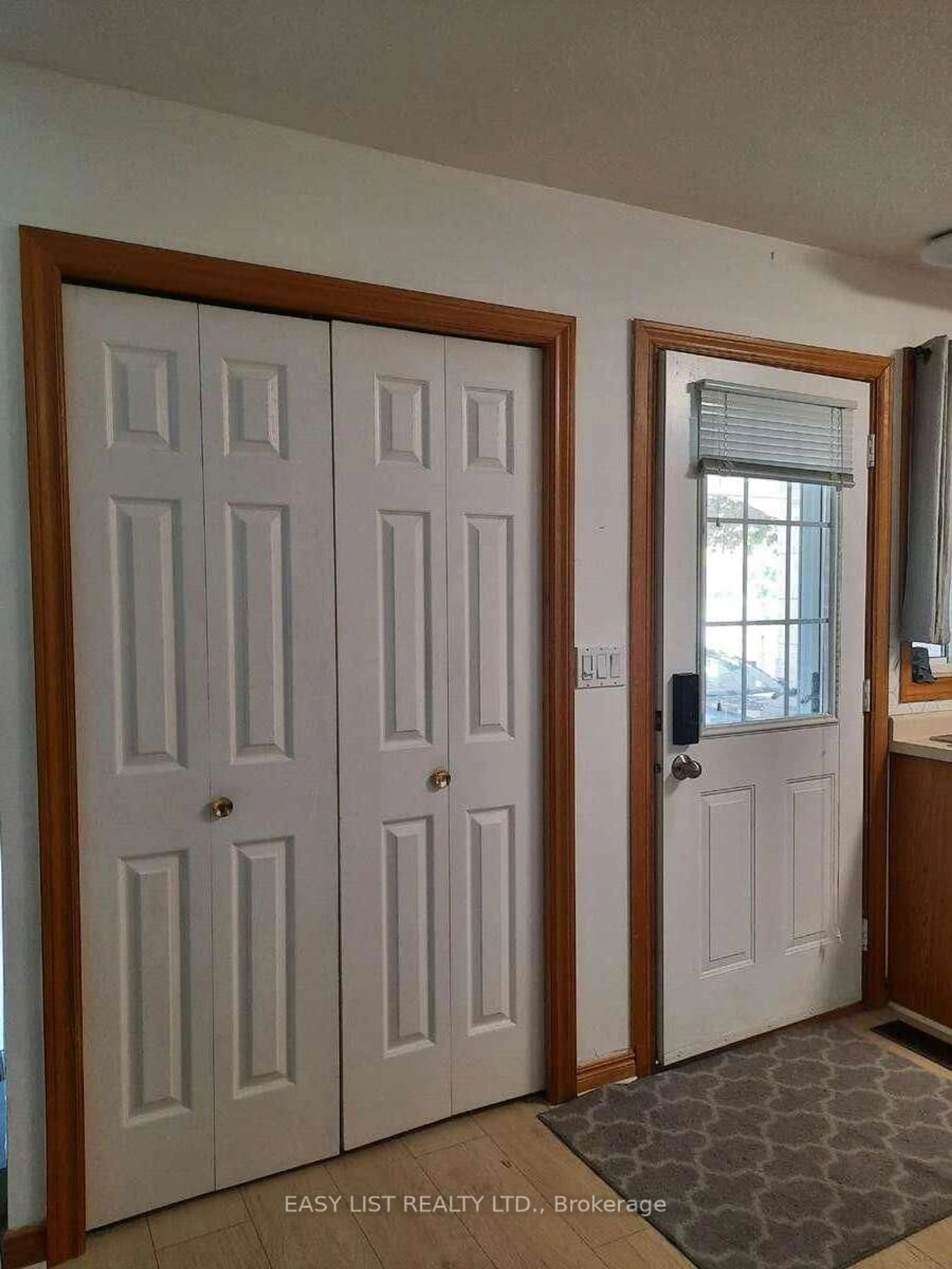 Indoor entryway for 8525 Little River Rd #7, Windsor Ontario N8S 4R3