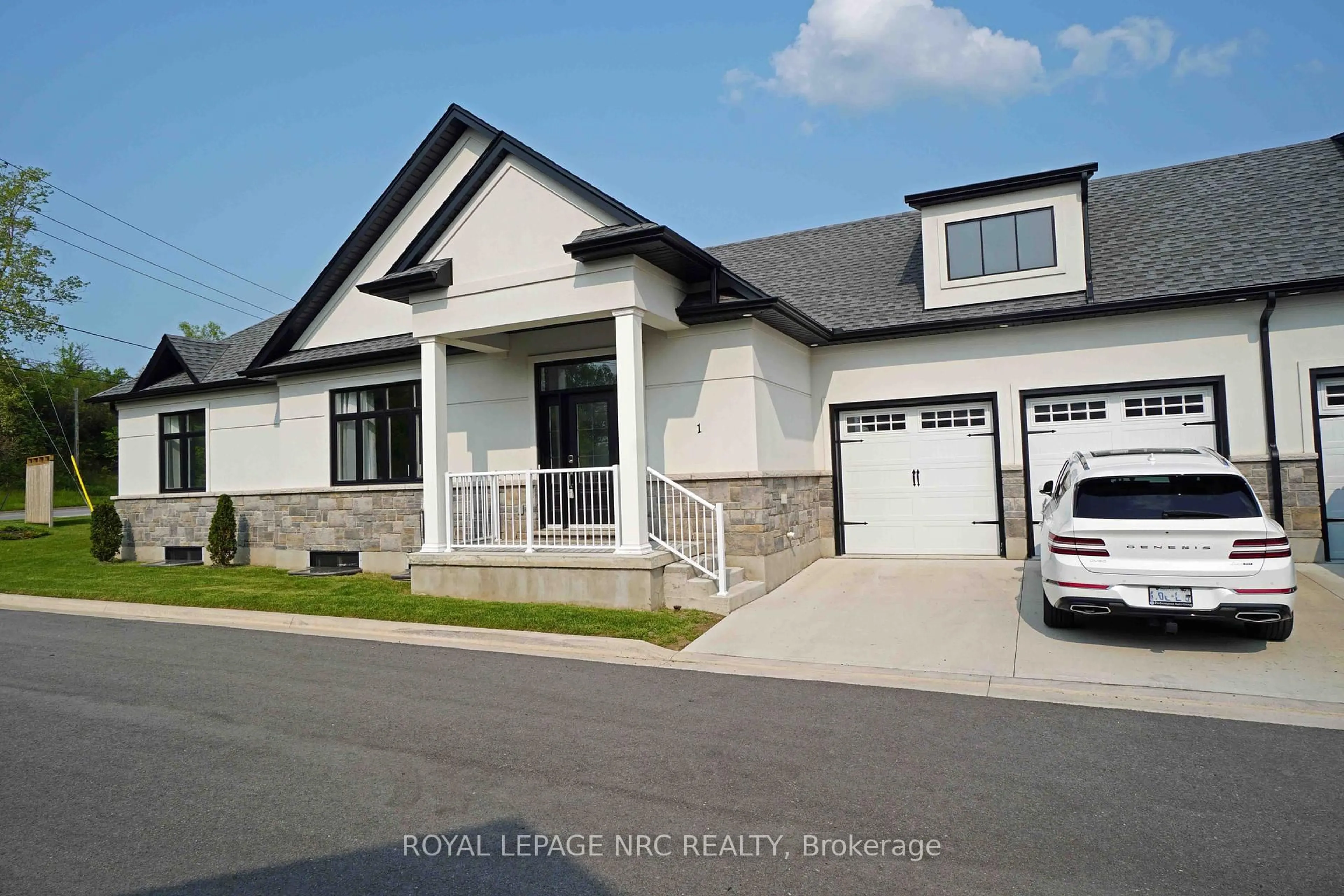 Home with vinyl exterior material, street for 7472 MOUNTAIN Rd #1, Niagara Falls Ontario L2J 0B8
