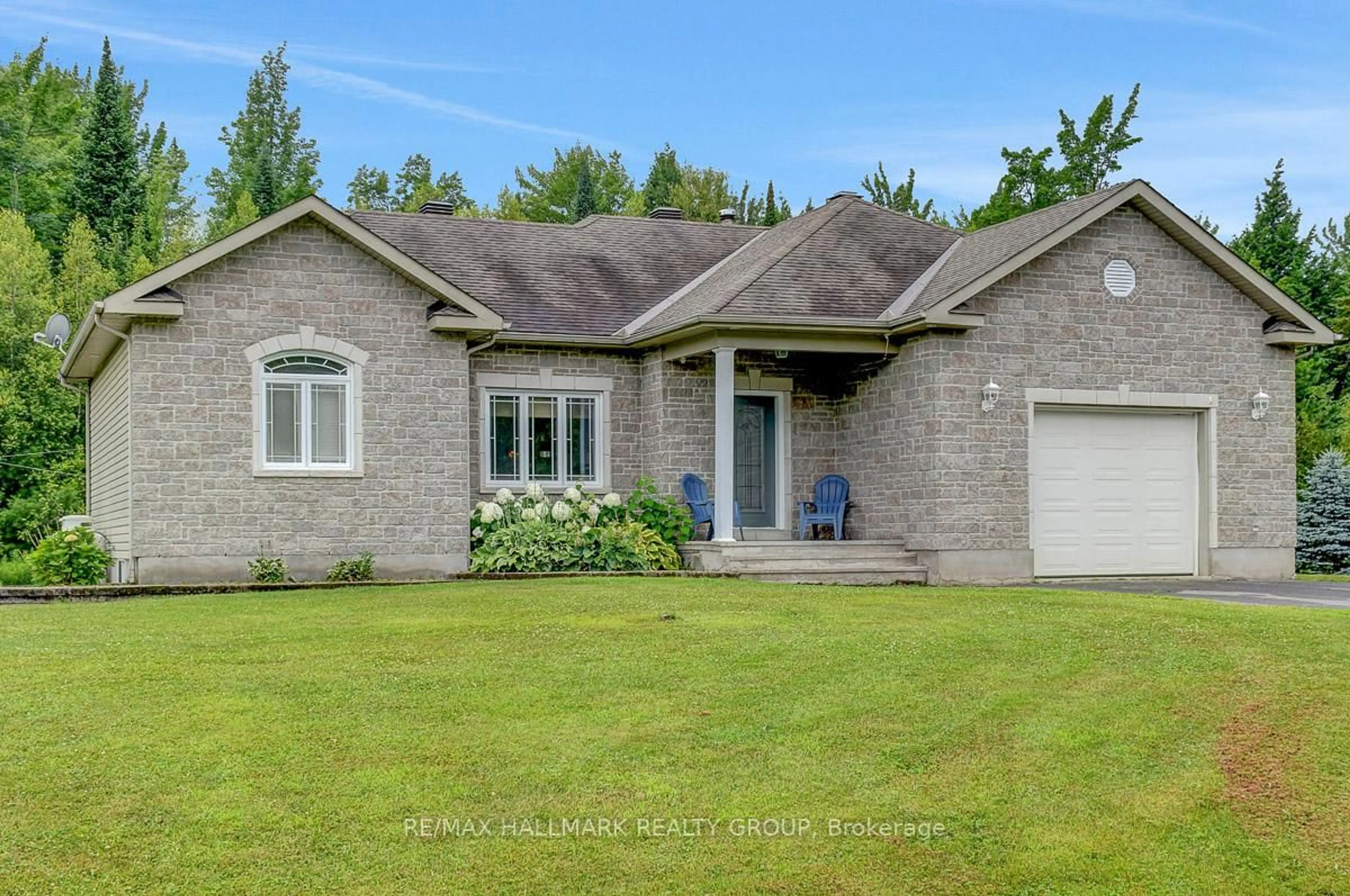 Home with brick exterior material, unknown for 1814 Sarrazin St, Alfred and Plantagenet Ontario K0B 1L0