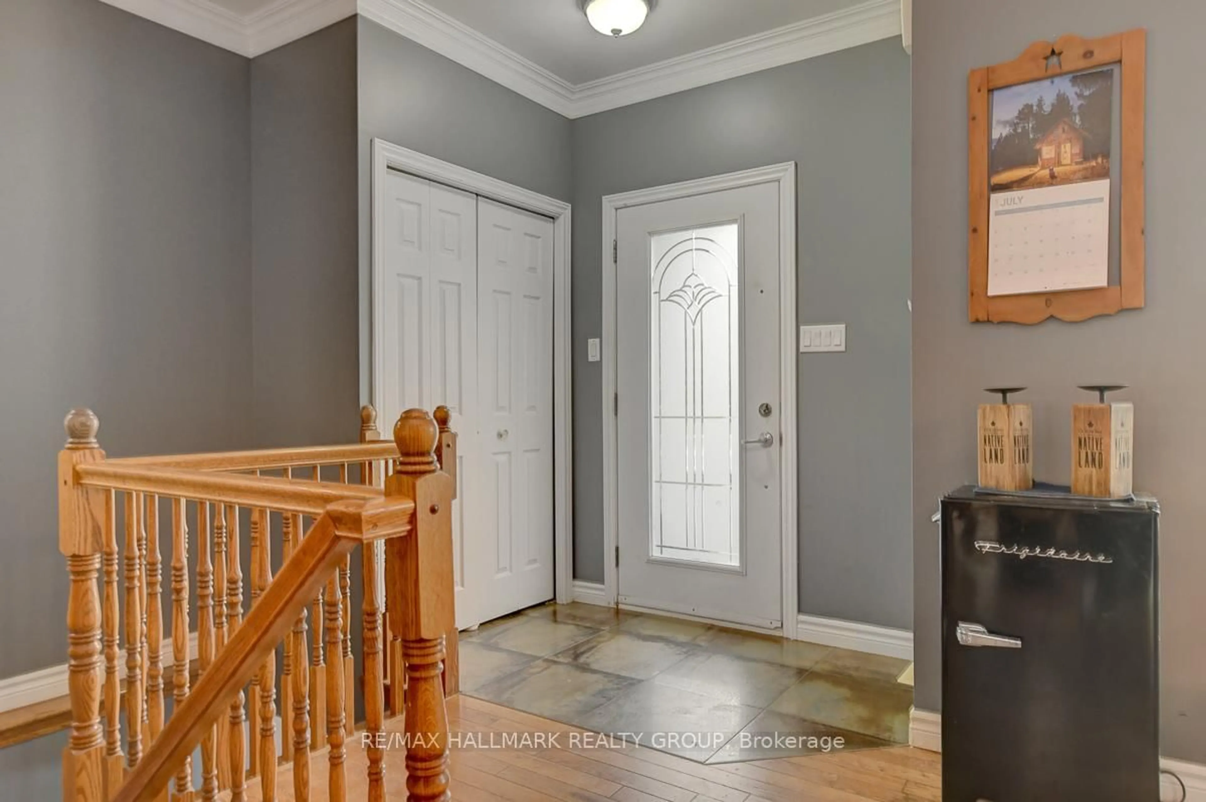 Indoor entryway for 1814 Sarrazin St, Alfred and Plantagenet Ontario K0B 1L0
