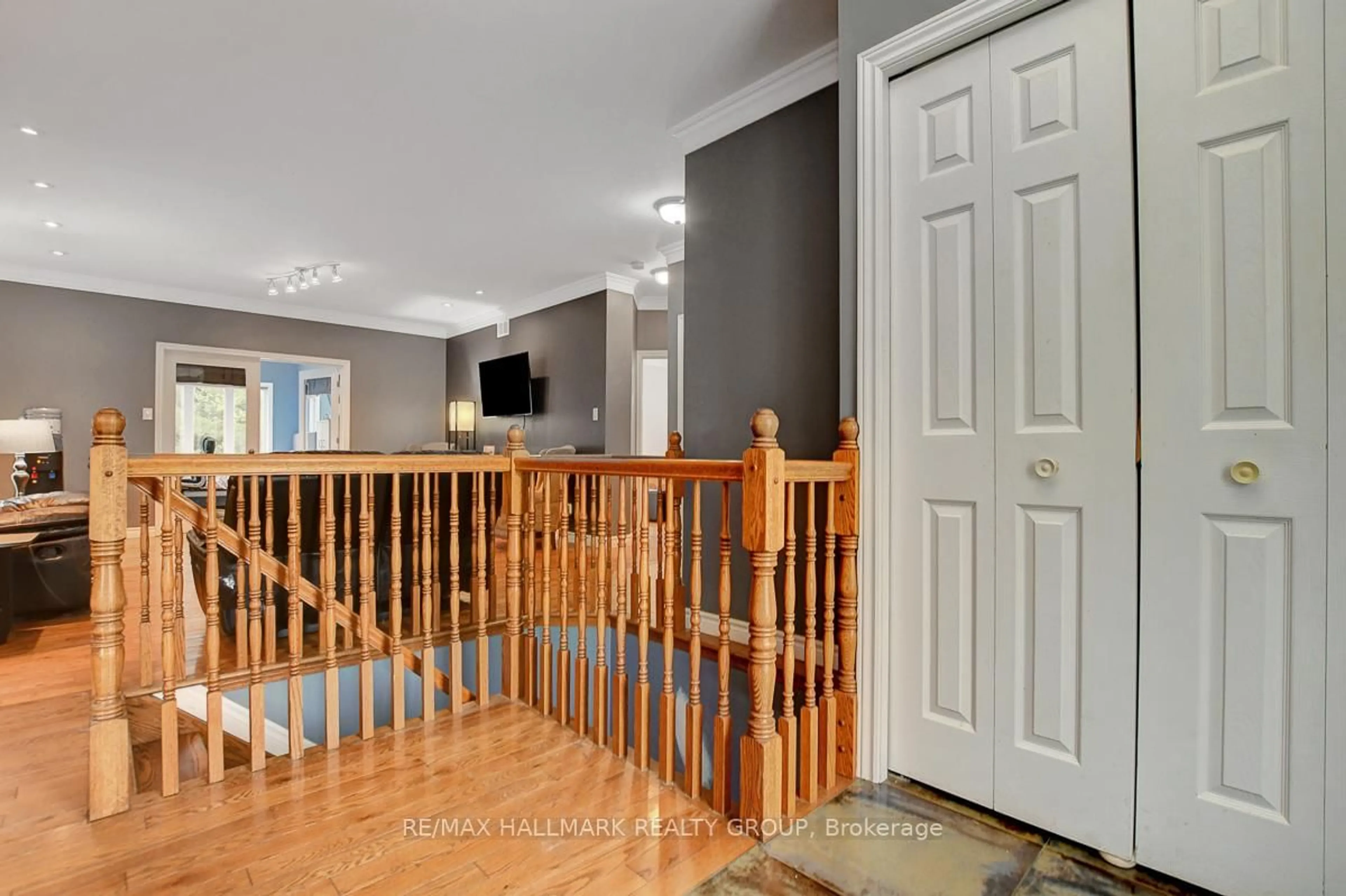 Indoor entryway for 1814 Sarrazin St, Alfred and Plantagenet Ontario K0B 1L0