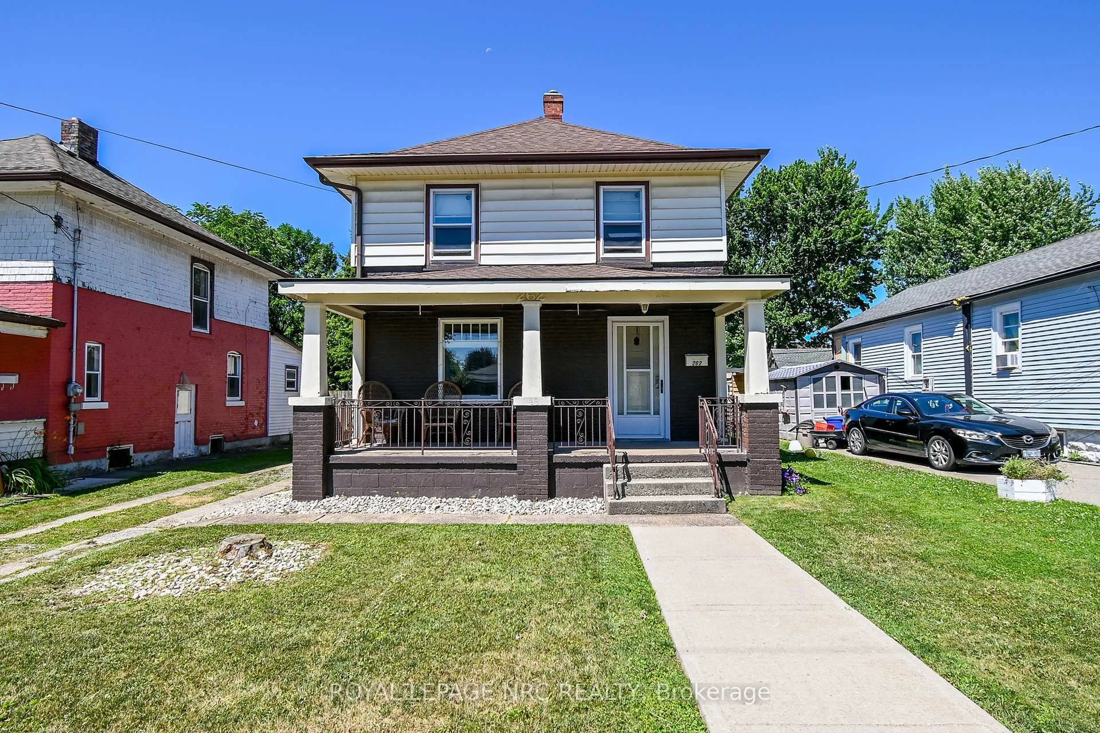Home with vinyl exterior material, street for 262 Mitchell St, Port Colborne Ontario L3K 1Y6