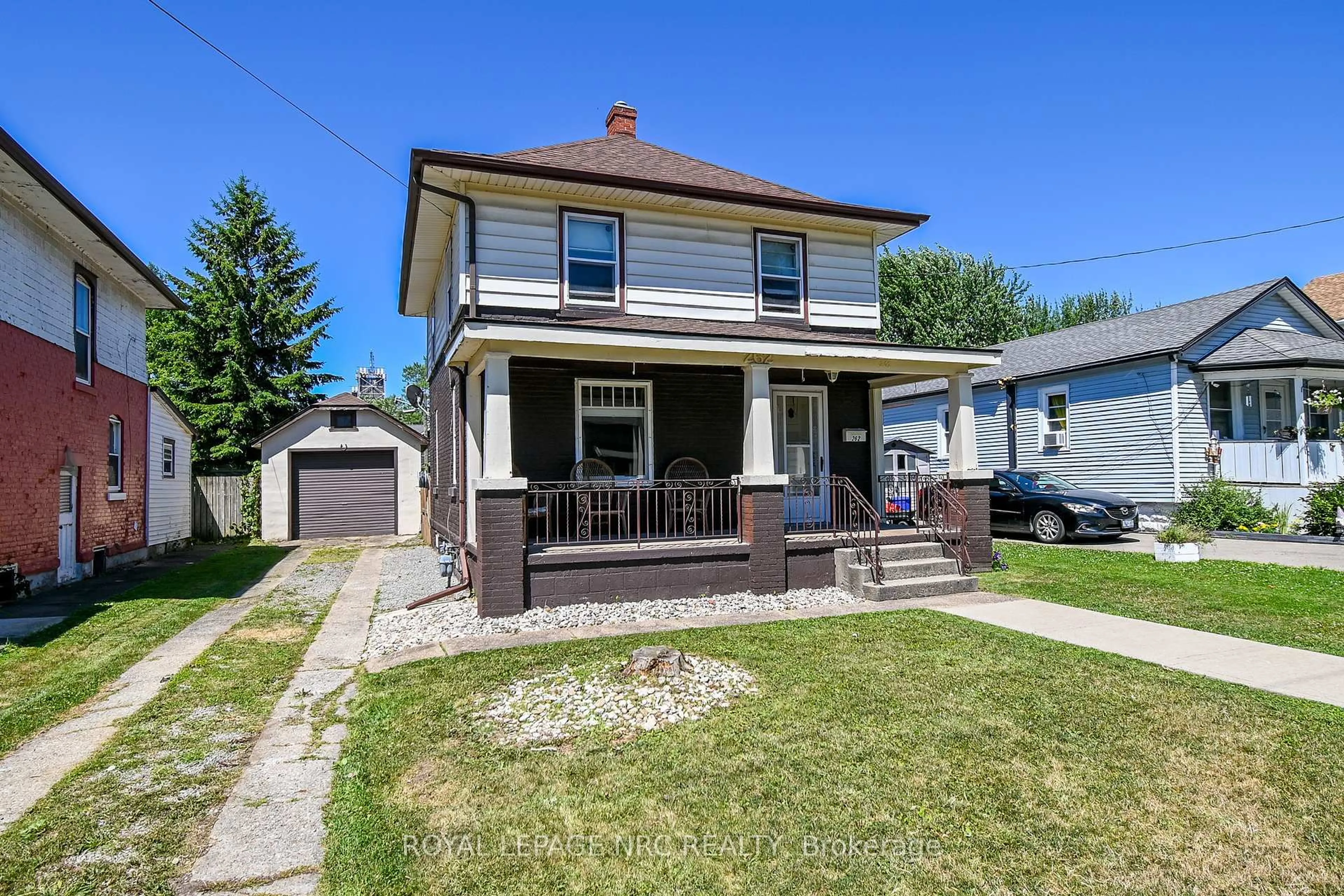 Home with vinyl exterior material, street for 262 Mitchell St, Port Colborne Ontario L3K 1Y6