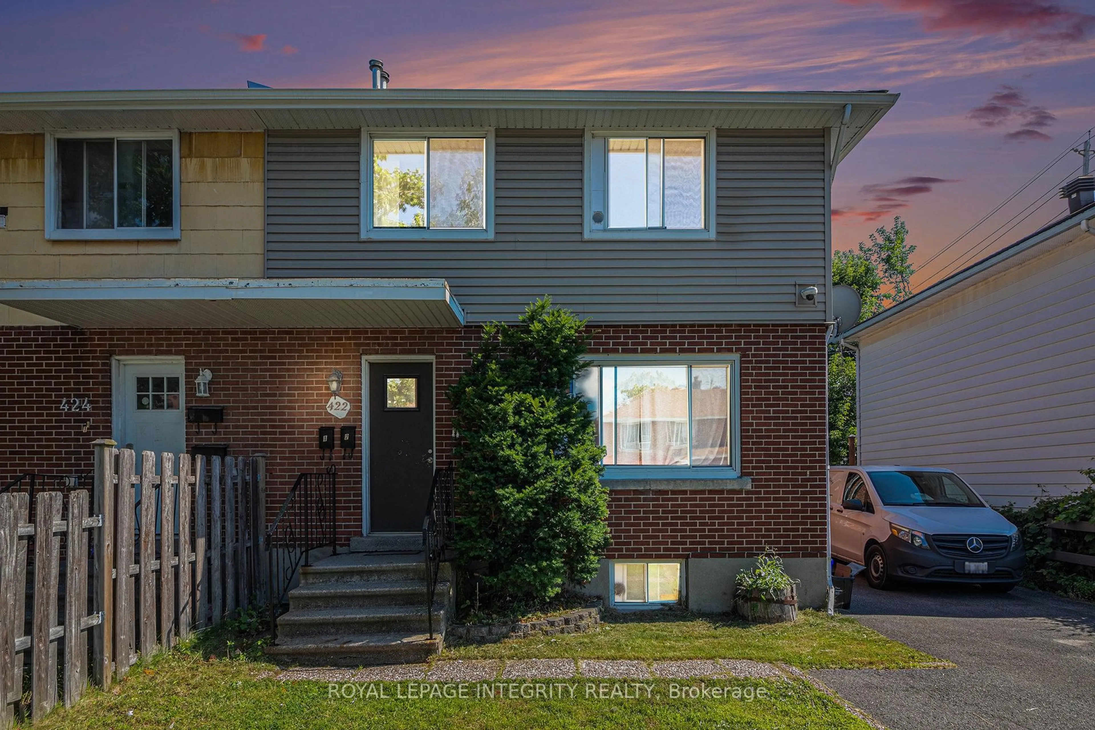 Unknown for 422 Queen Mary St, Ottawa Ontario K1K 1W5