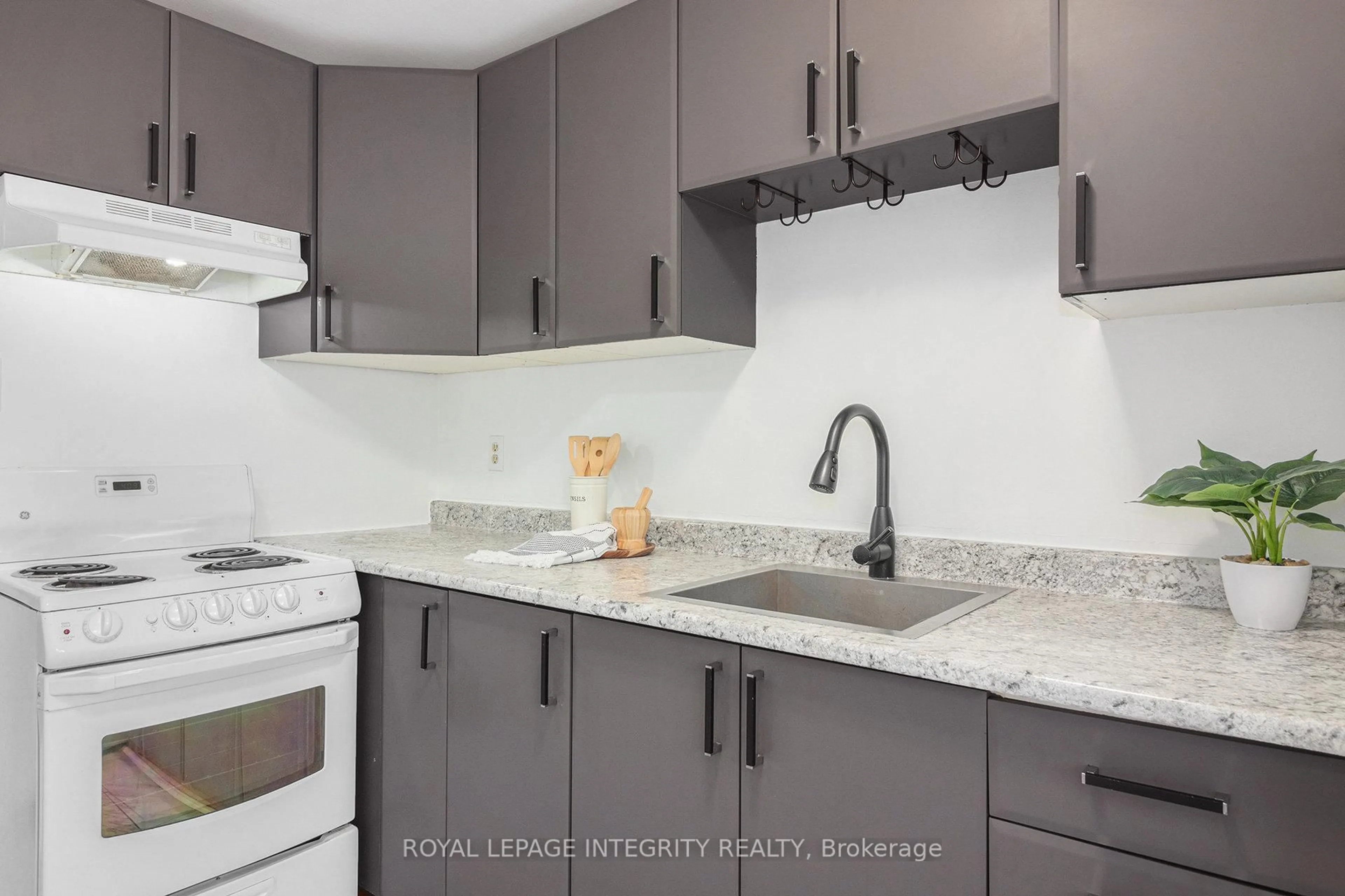Standard kitchen, unknown for 422 Queen Mary St, Ottawa Ontario K1K 1W5