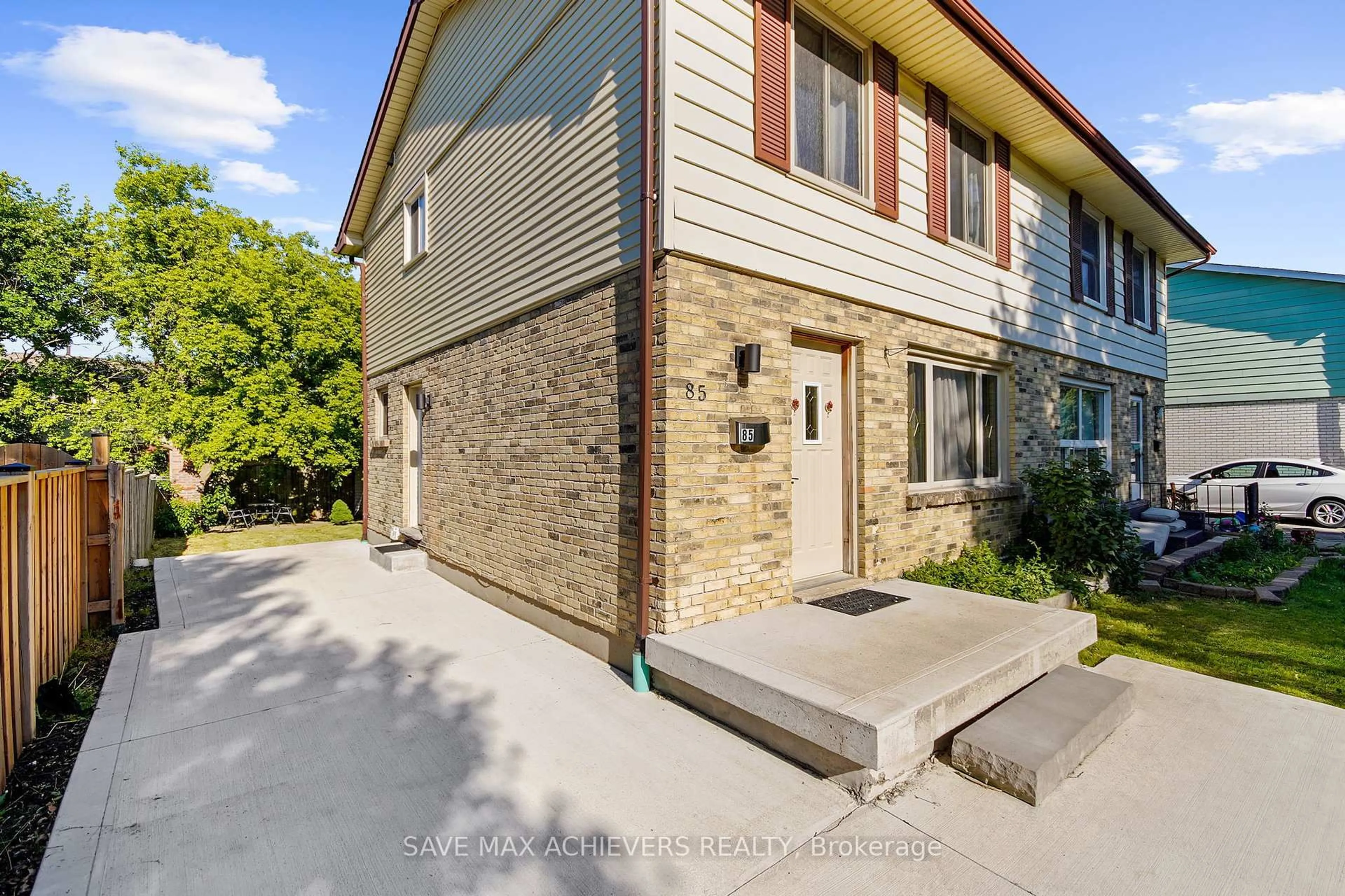 A pic from outside/outdoor area/front of a property/back of a property/a pic from drone, street for 85 Kintail Cres, London South Ontario N6E 1J4