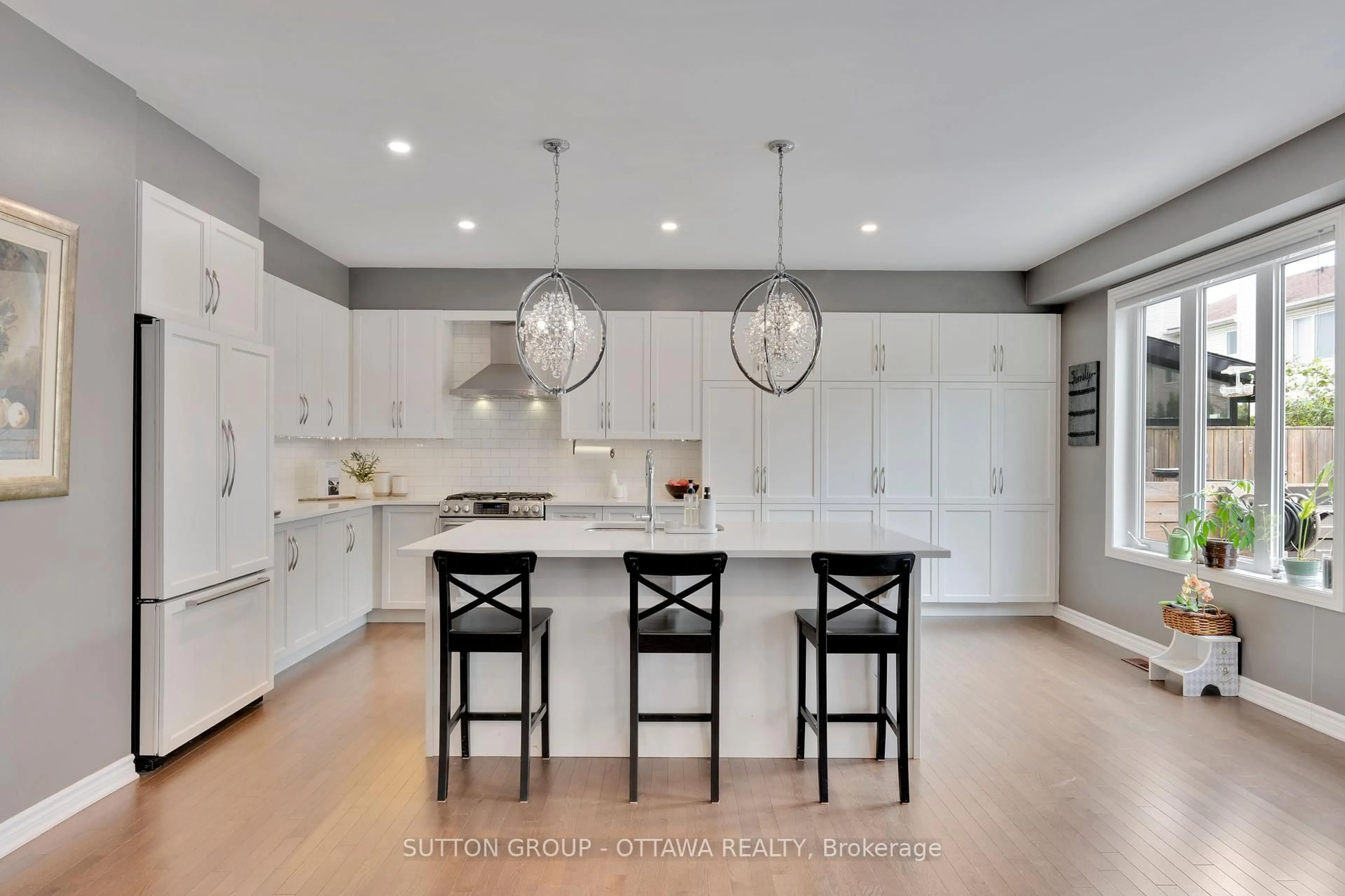 Contemporary kitchen, ceramic/tile floor for 156 Asper Trail Circ, Ottawa Ontario K2M 2T6