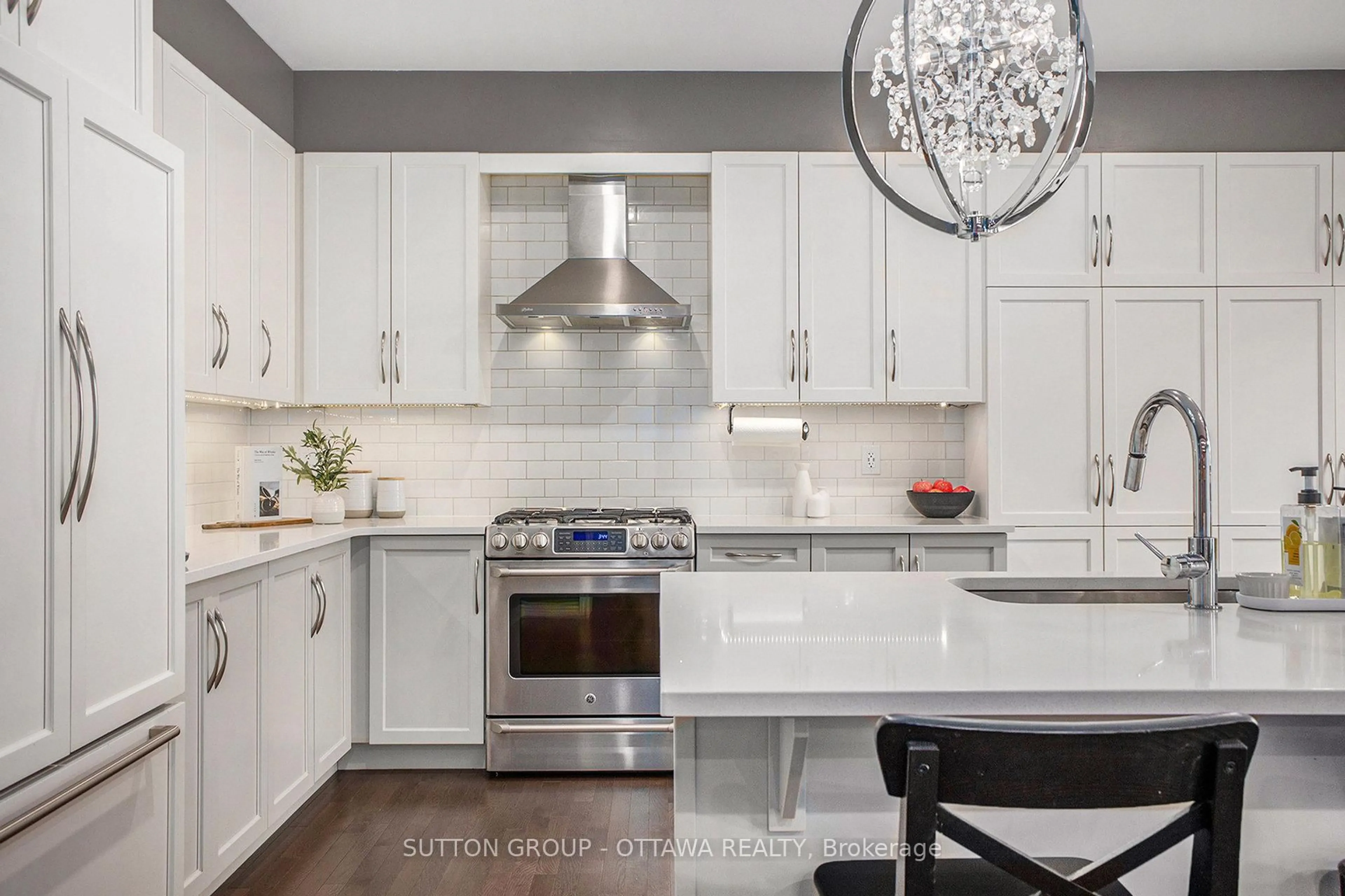 Contemporary kitchen, ceramic/tile floor for 156 Asper Trail Circ, Ottawa Ontario K2M 2T6