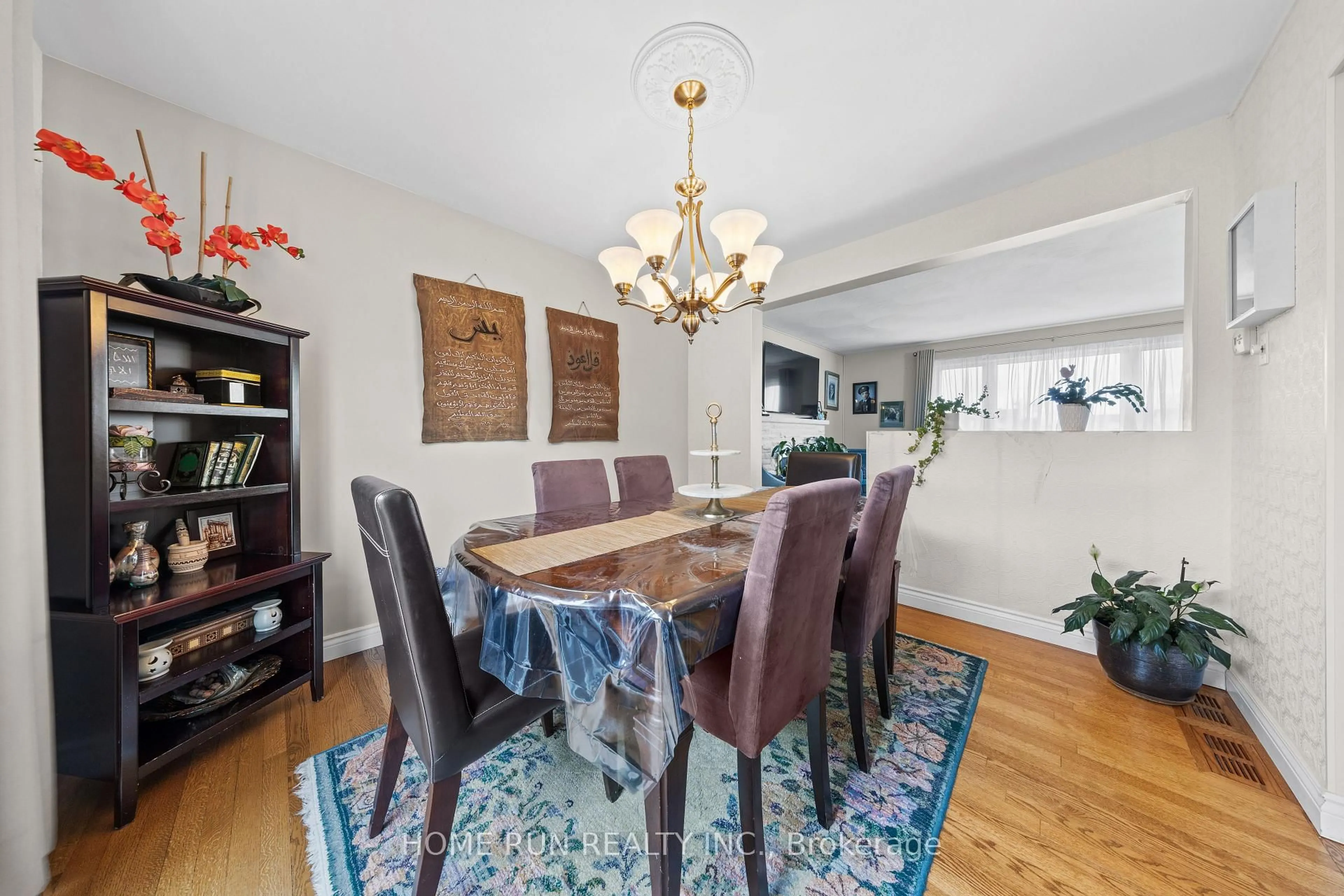 Dining room, wood/laminate floor for 44 Knoxdale Rd, Ottawa Ontario K2G 1A3