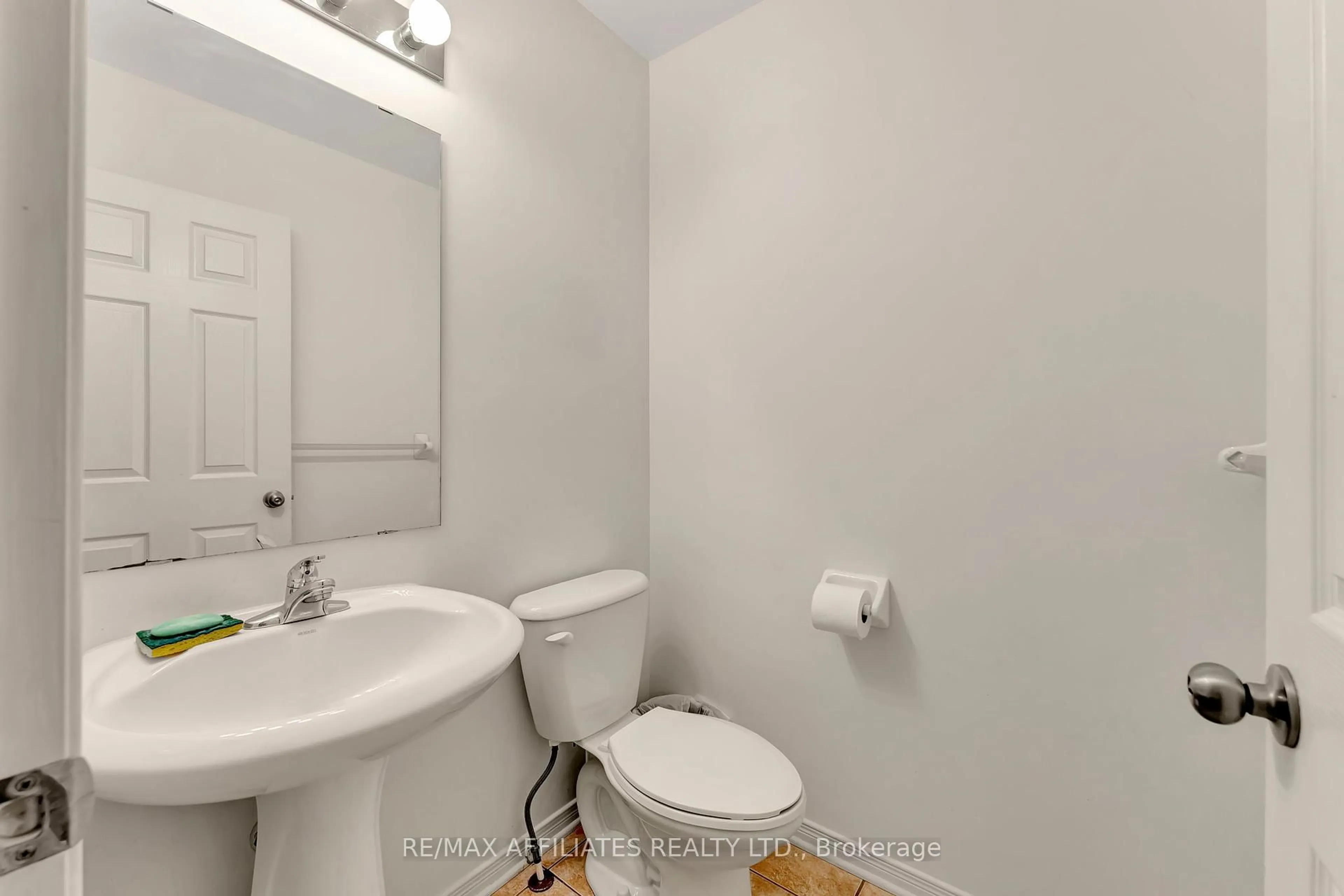 Standard bathroom, unknown for 1008 Klondike Rd, Ottawa Ontario K2K 0C3