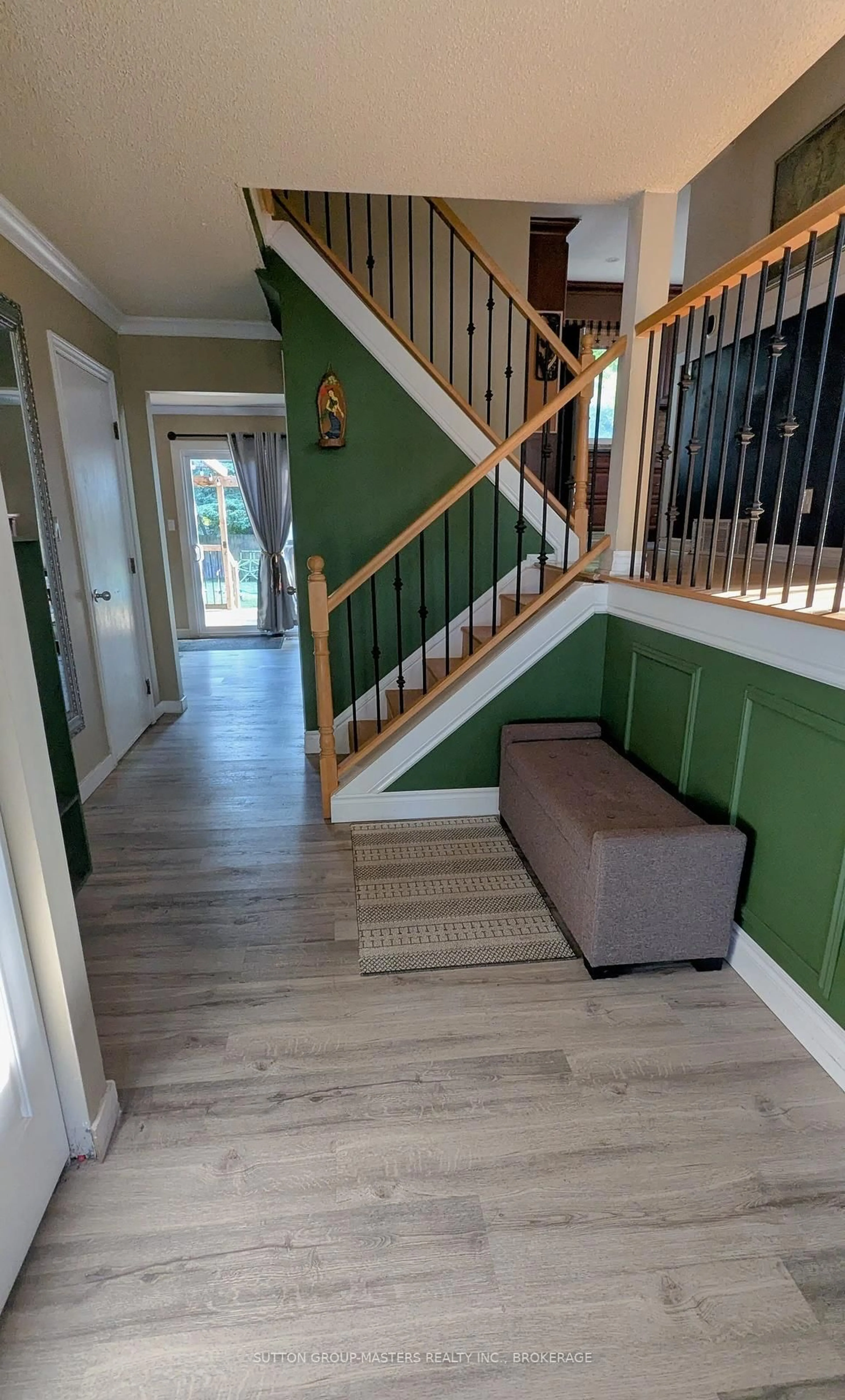 Indoor entryway for 960 Milford Dr, Kingston Ontario K7P 1N6