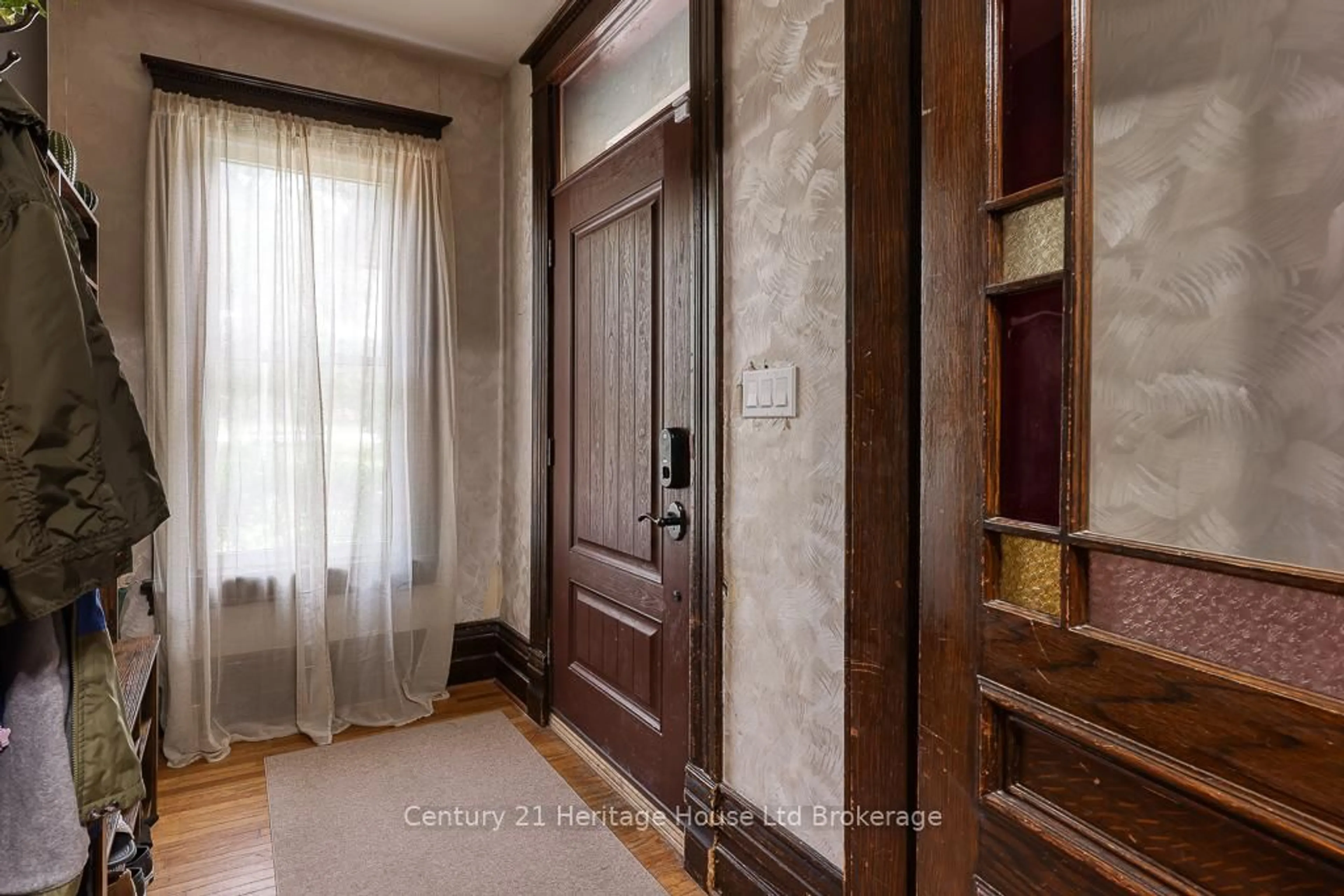 Indoor entryway for 113 Light St, Woodstock Ontario N4S 6H2