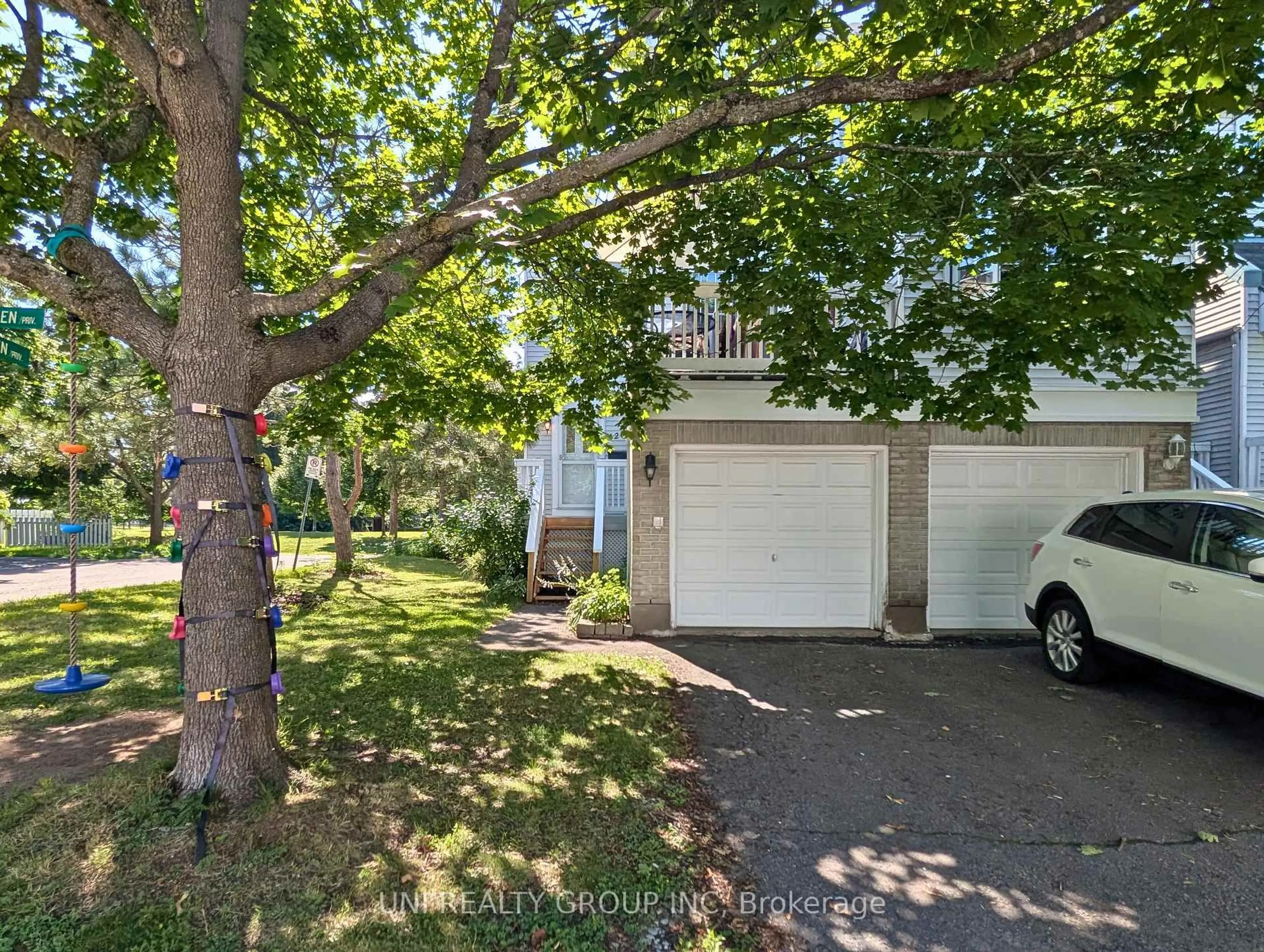 A pic from outside/outdoor area/front of a property/back of a property/a pic from drone, street for 120 CASTLEGREEN Private, Ottawa Ontario K1T 3N2