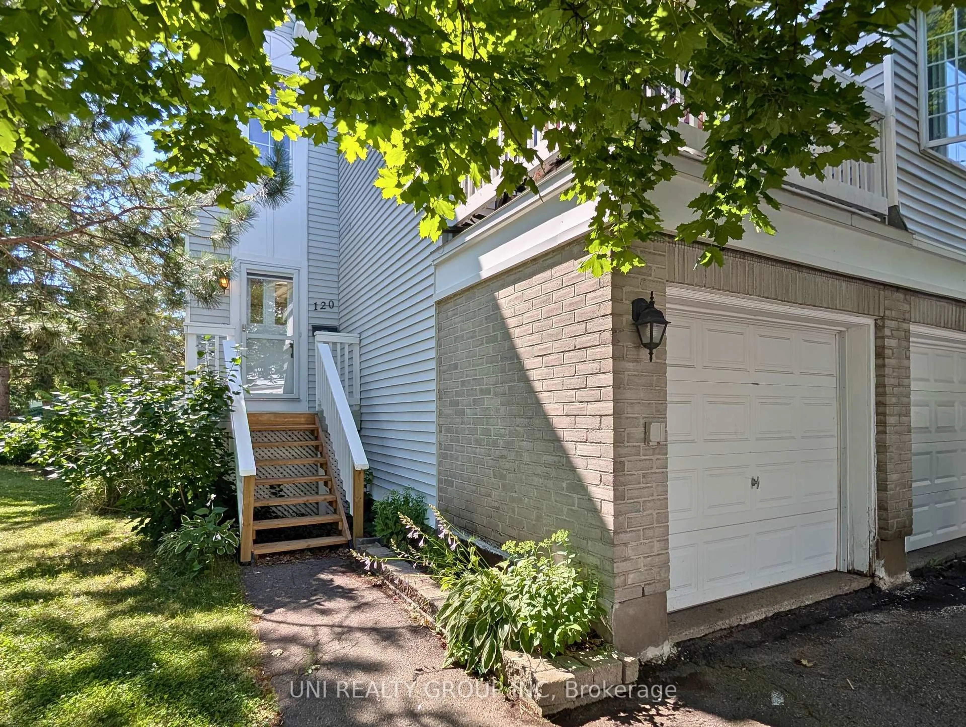 Unknown for 120 CASTLEGREEN Private, Ottawa Ontario K1T 3N2