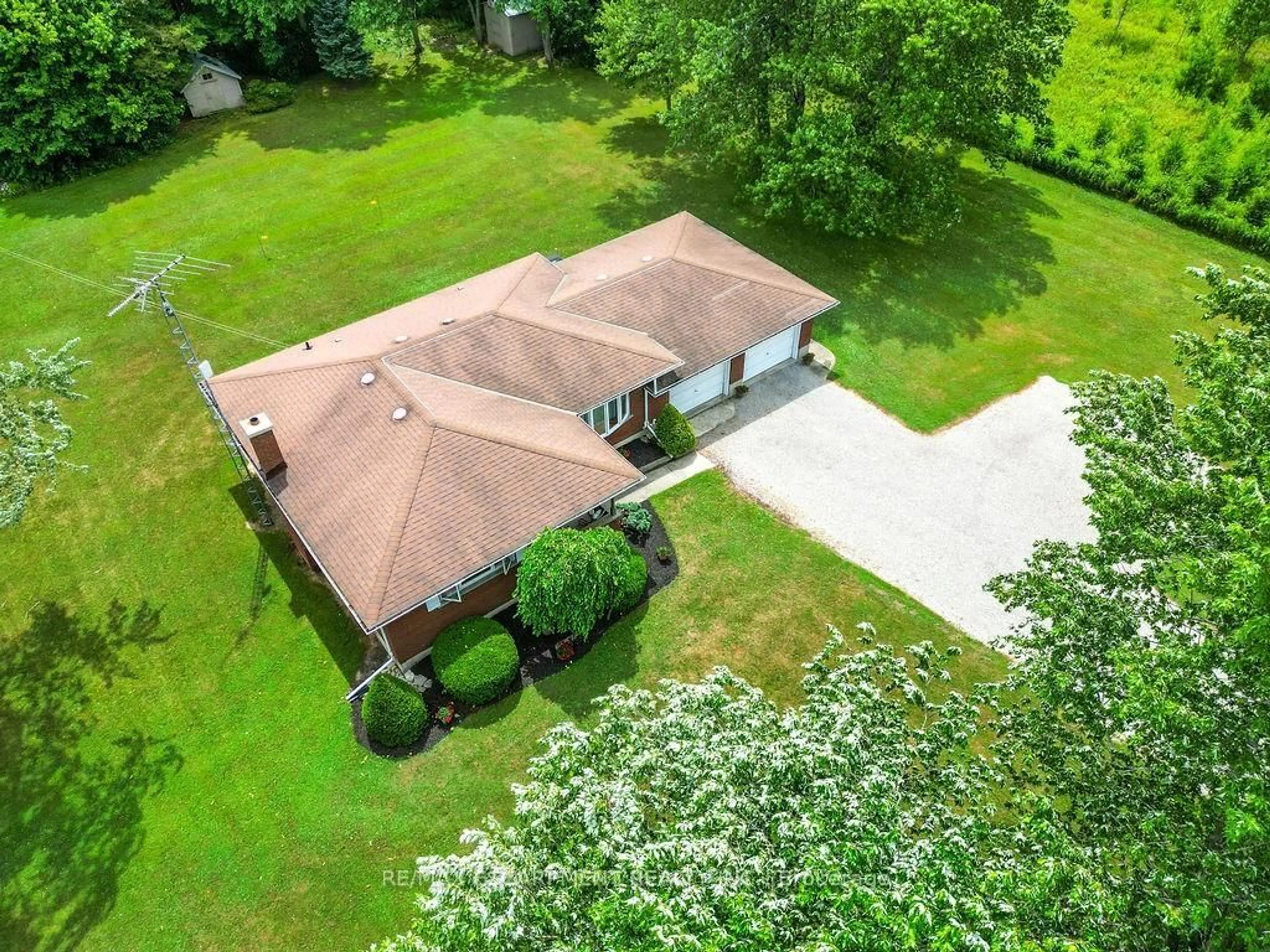 A pic from outside/outdoor area/front of a property/back of a property/a pic from drone, unknown for 881 Kings Row, Haldimand Ontario N1A 2W8