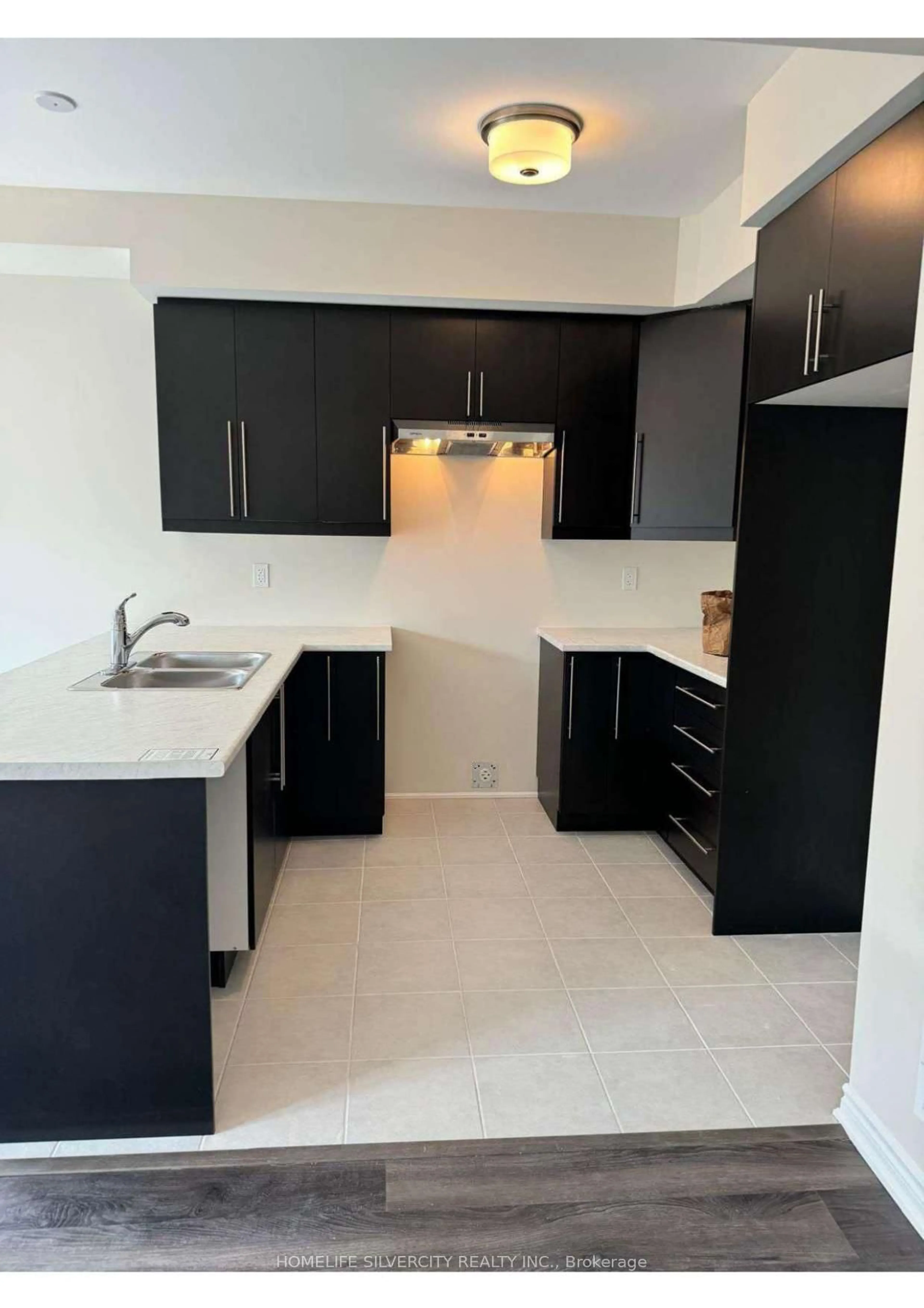 Standard kitchen, ceramic/tile floor for 620 Colborne St #69, Brantford Ontario N3T 0Y1