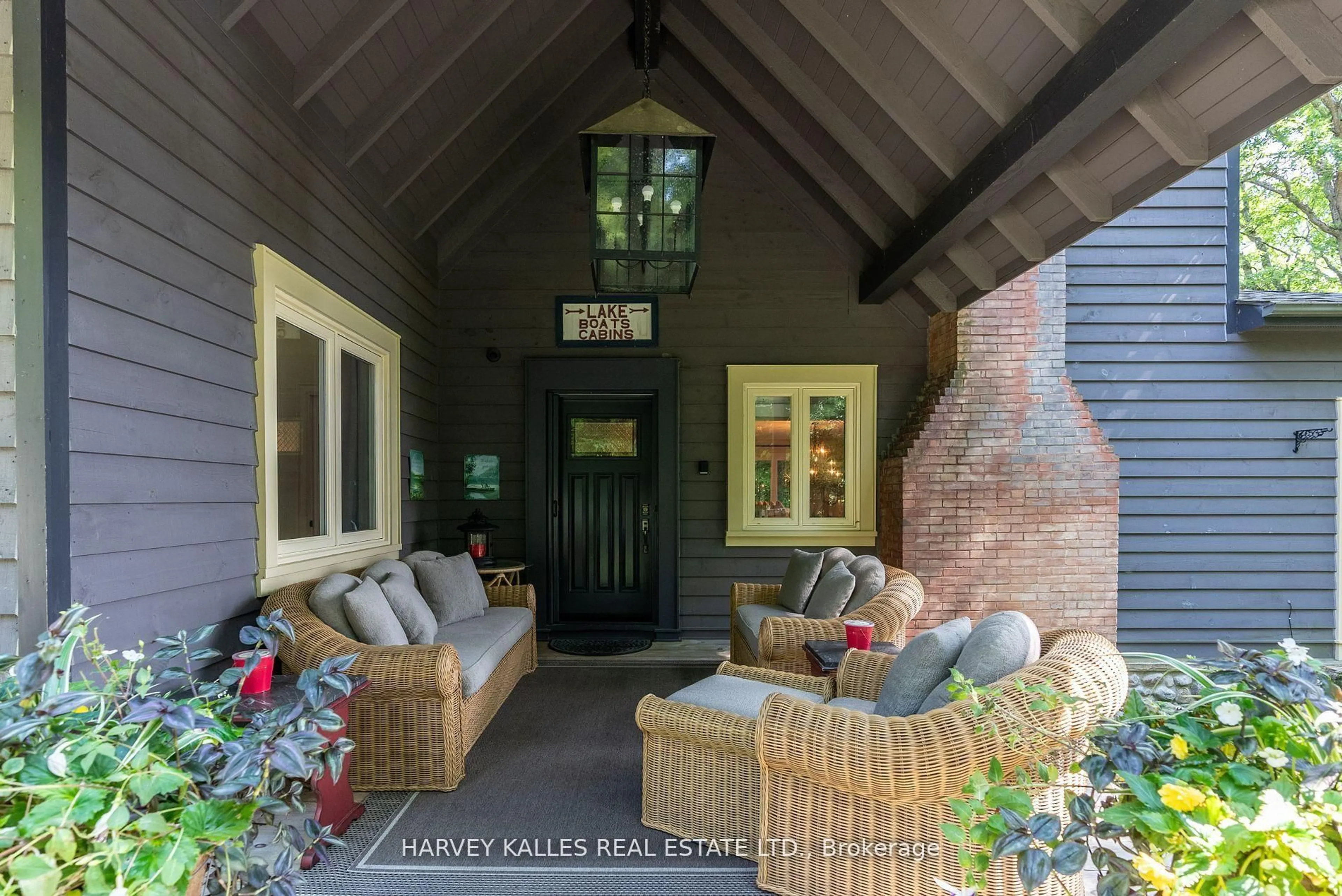Indoor entryway for 2045 Muskoka Rd 118W #Unit 2, Muskoka Lakes Ontario P1L 1W8