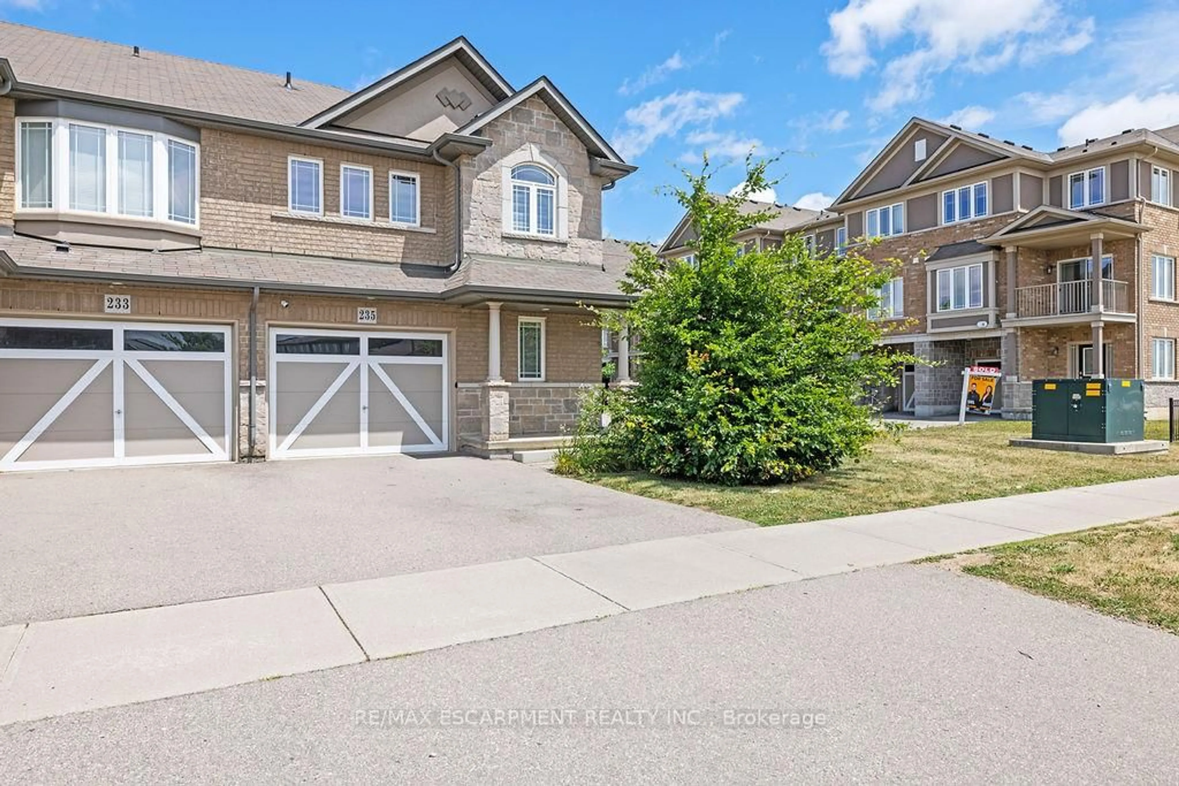 A pic from outside/outdoor area/front of a property/back of a property/a pic from drone, street for 235 Bellagio Ave, Hamilton Ontario L0R 1P0