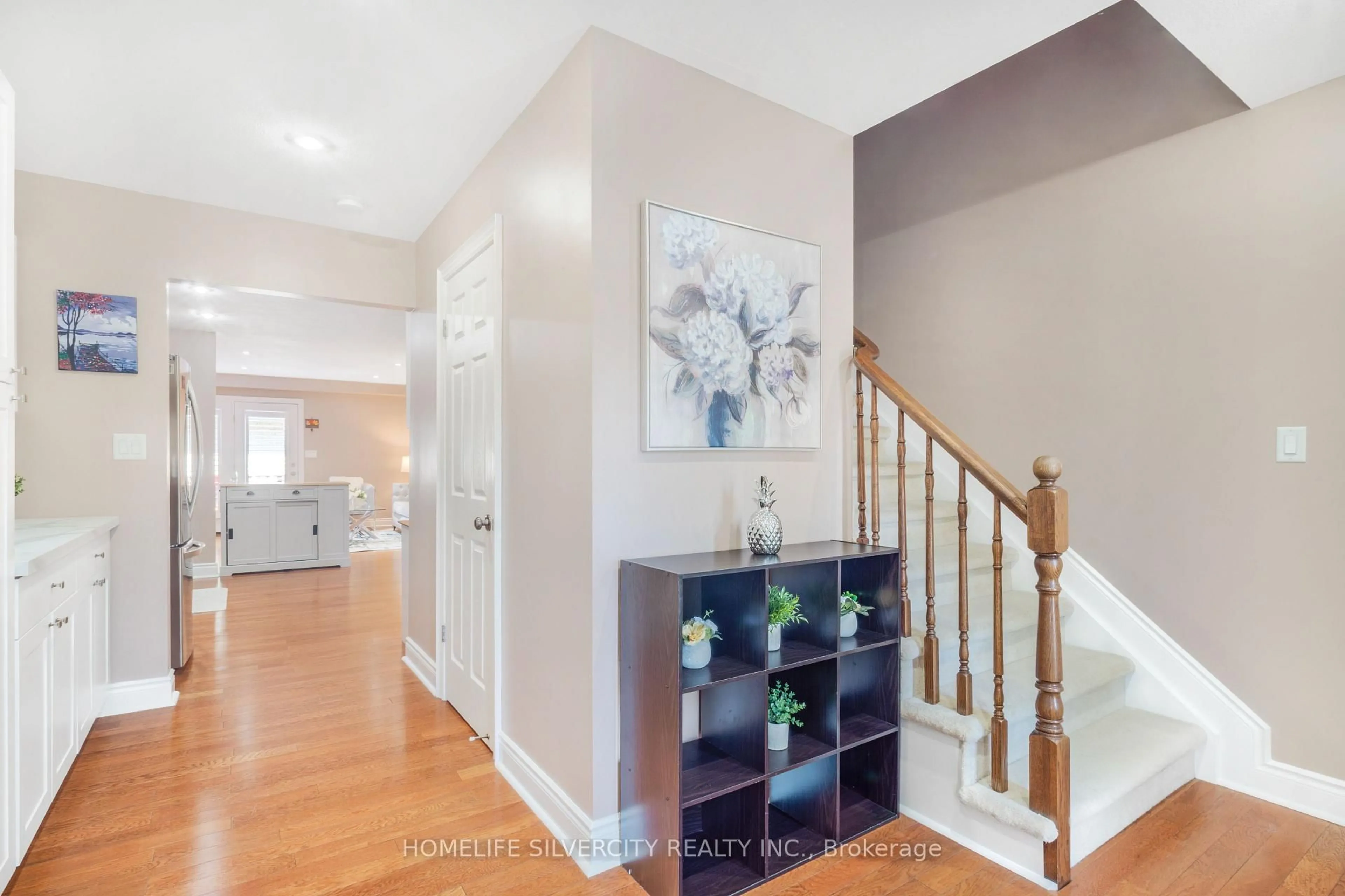 Indoor entryway for 27 Ormond St, Thorold Ontario L2V 1Y6
