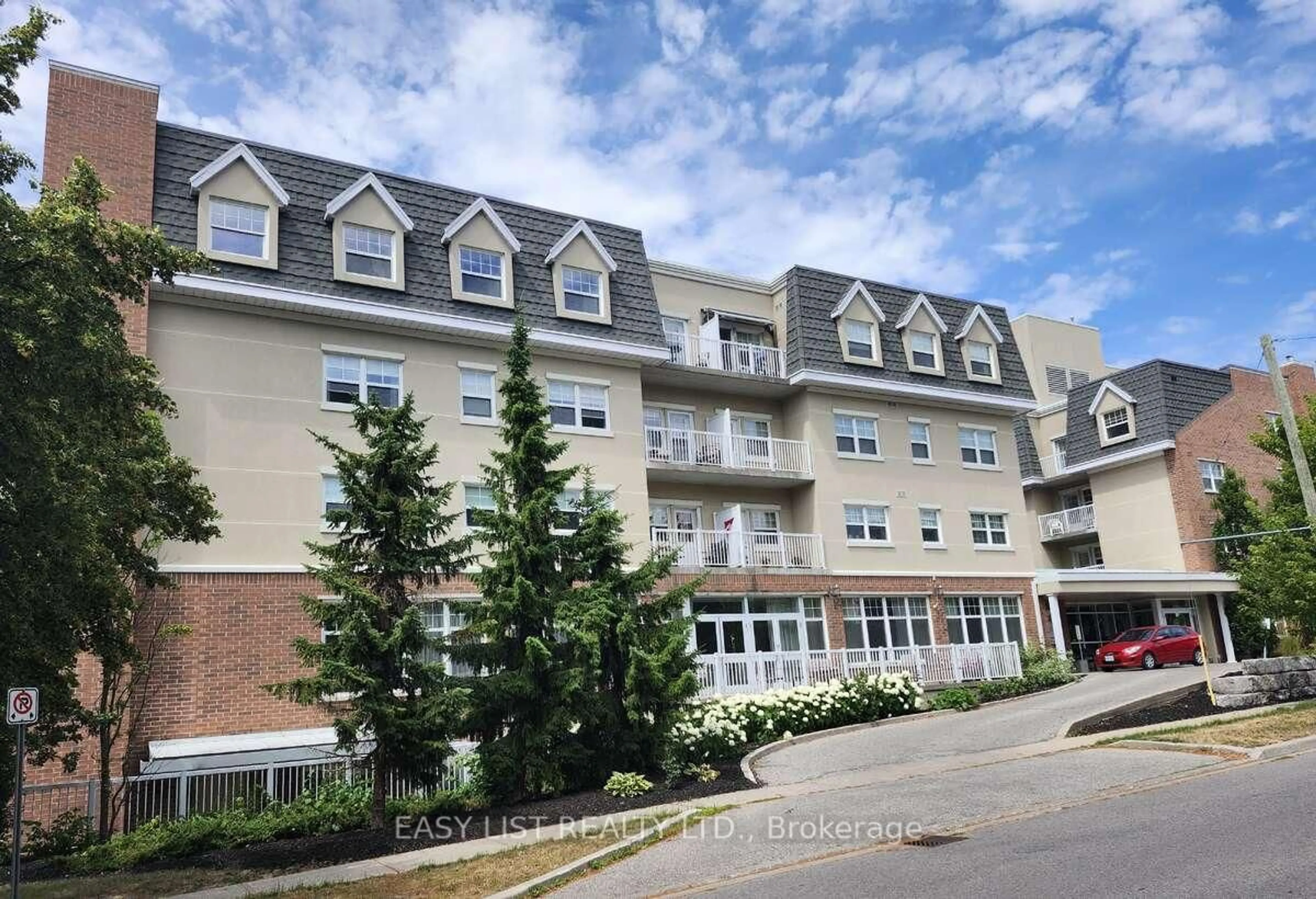 Patio, building for 240 Chapel St #325, Cobourg Ontario K9A 0E3