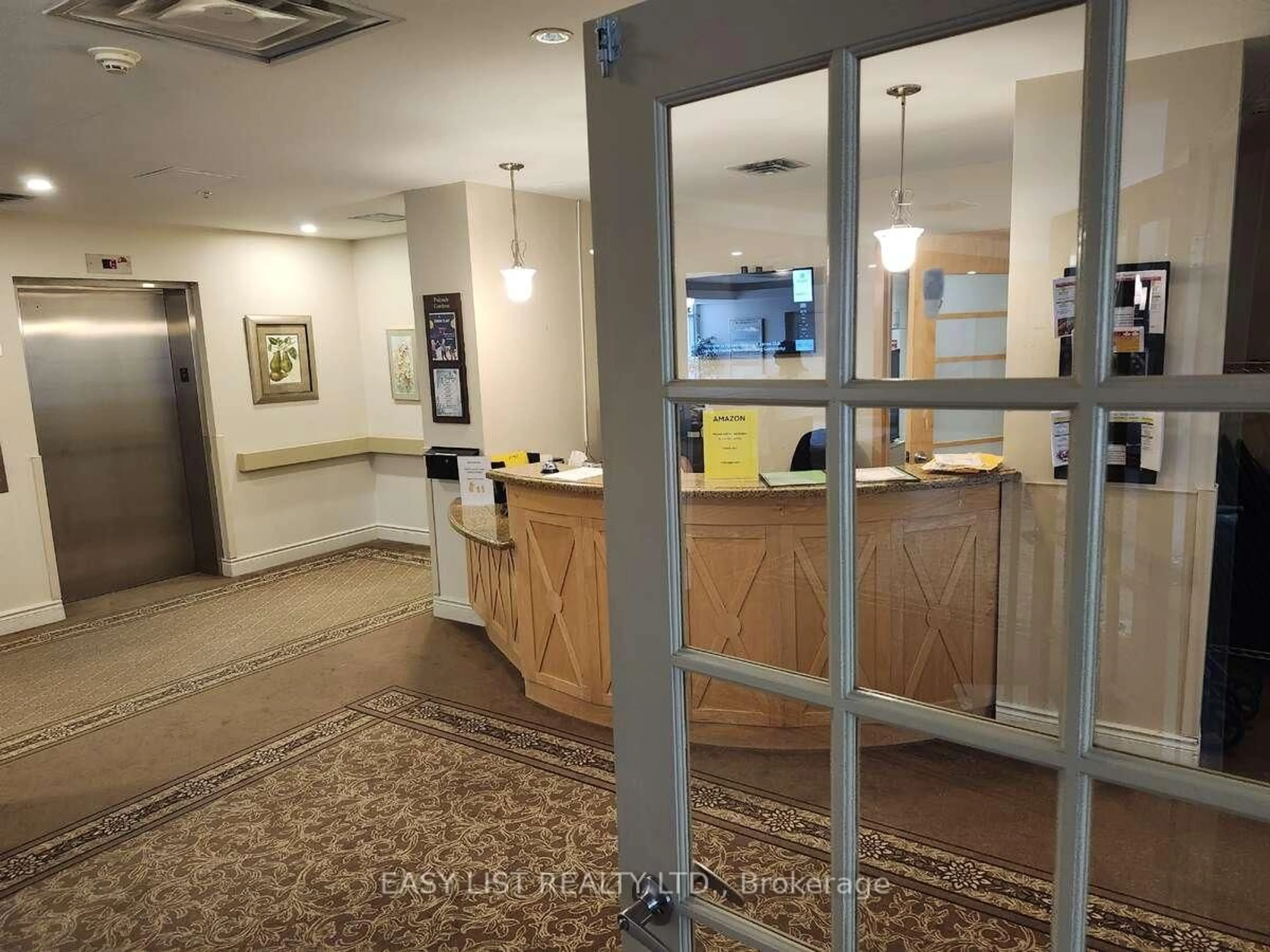 Indoor foyer for 240 Chapel St #325, Cobourg Ontario K9A 0E3