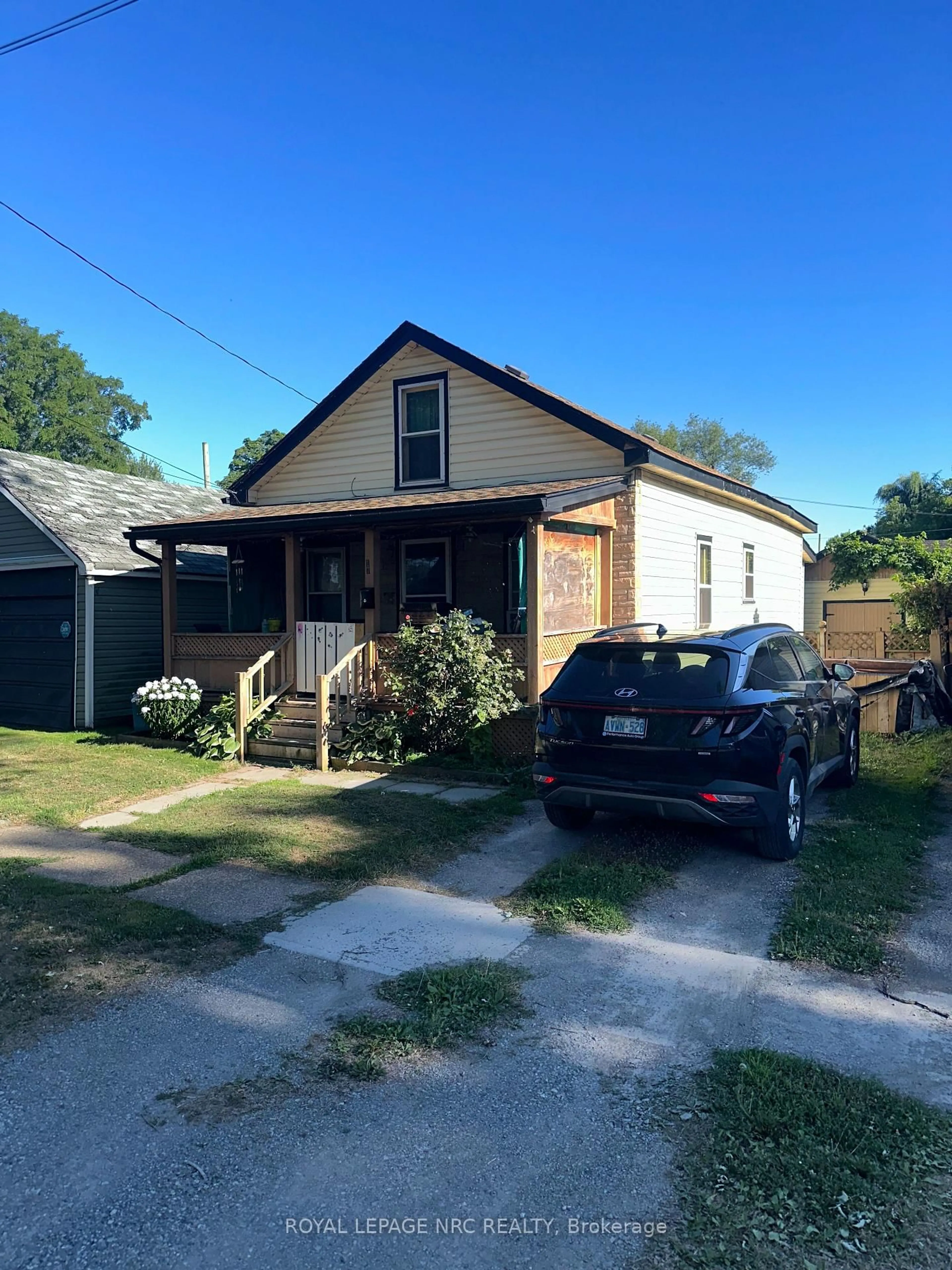 A pic from outside/outdoor area/front of a property/back of a property/a pic from drone, street for 17 Kinnear St, Port Colborne Ontario L3K 1A7
