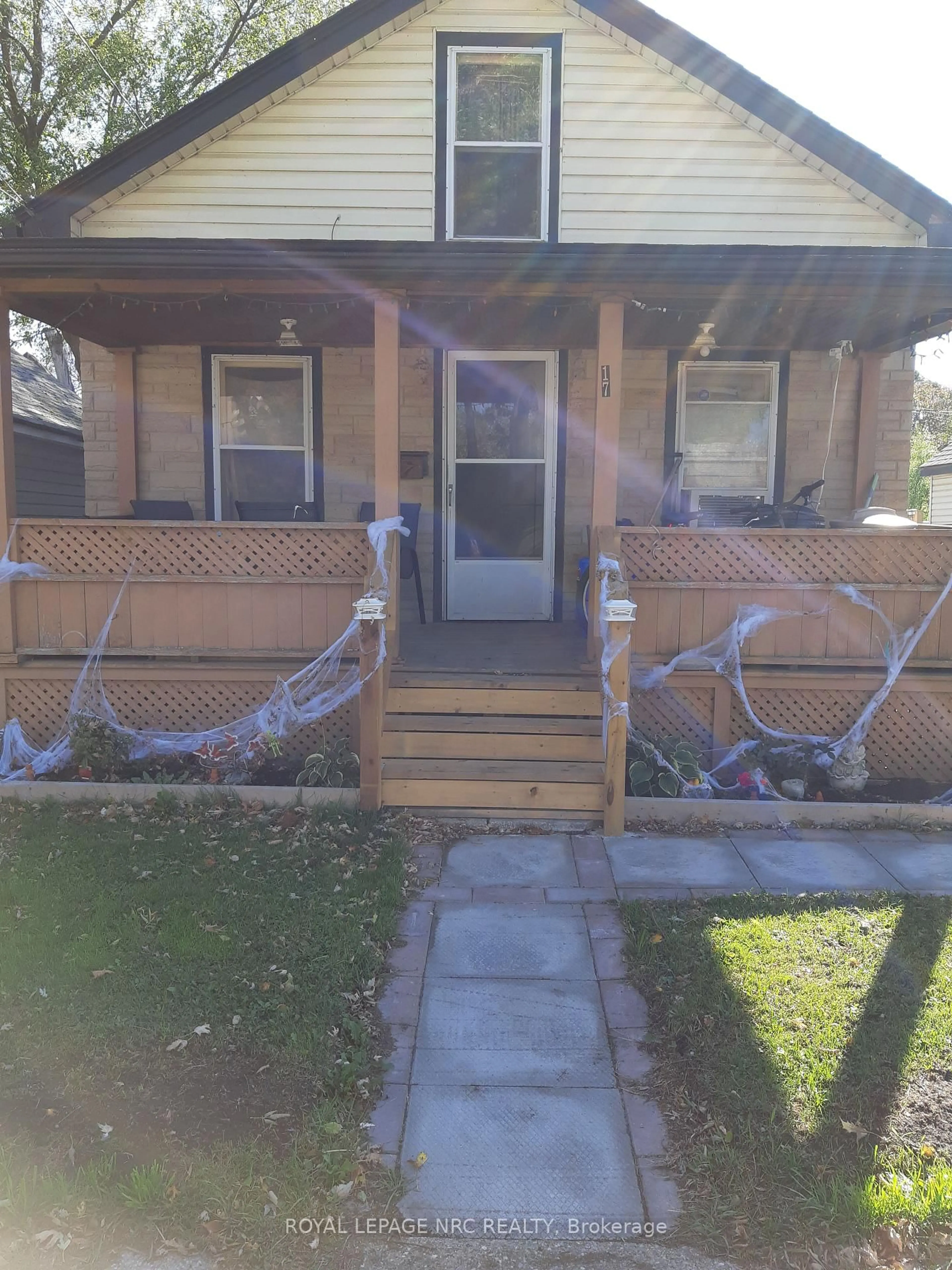 Unknown for 17 Kinnear St, Port Colborne Ontario L3K 1A7