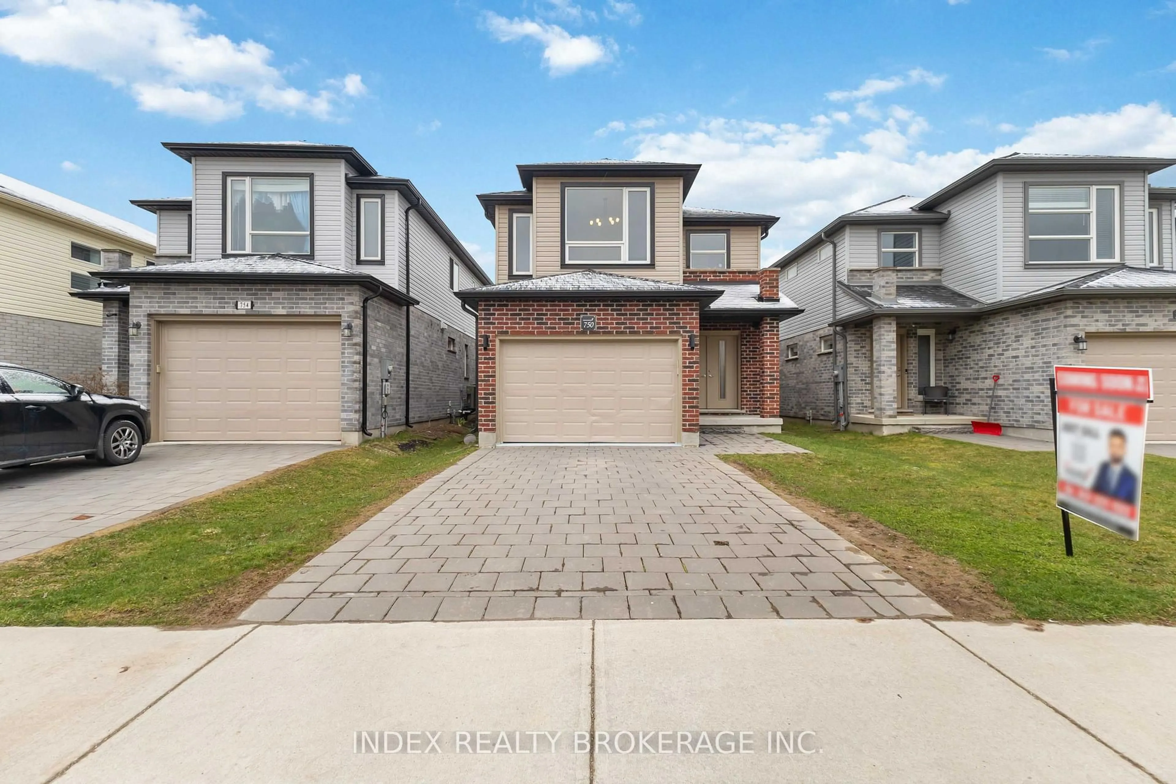 A pic from outside/outdoor area/front of a property/back of a property/a pic from drone, street for 750 Freeport St, London North Ontario L5C 1S6