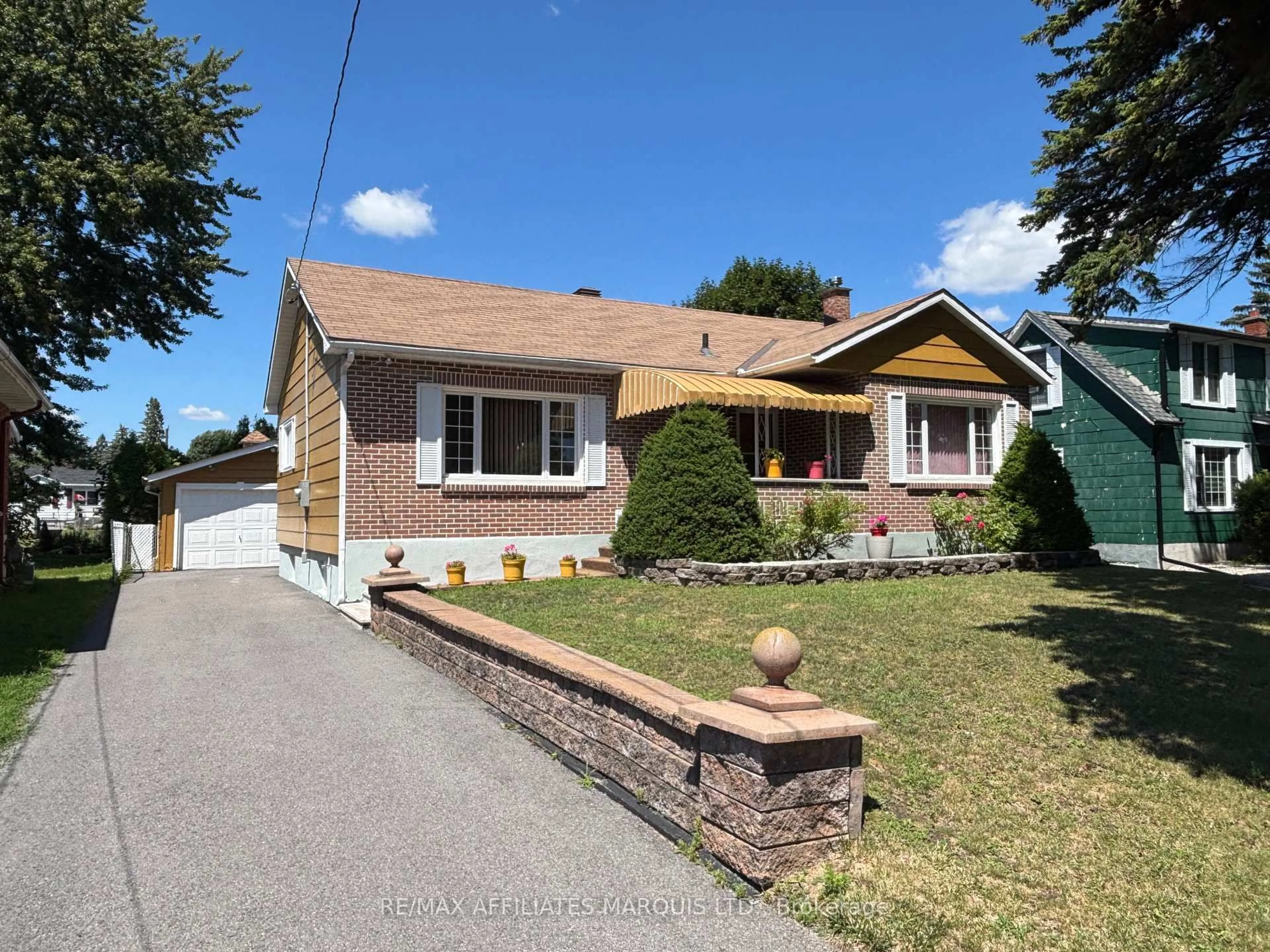 Home with vinyl exterior material, street for 1113 Osborne Ave, Cornwall Ontario K6J 1L1