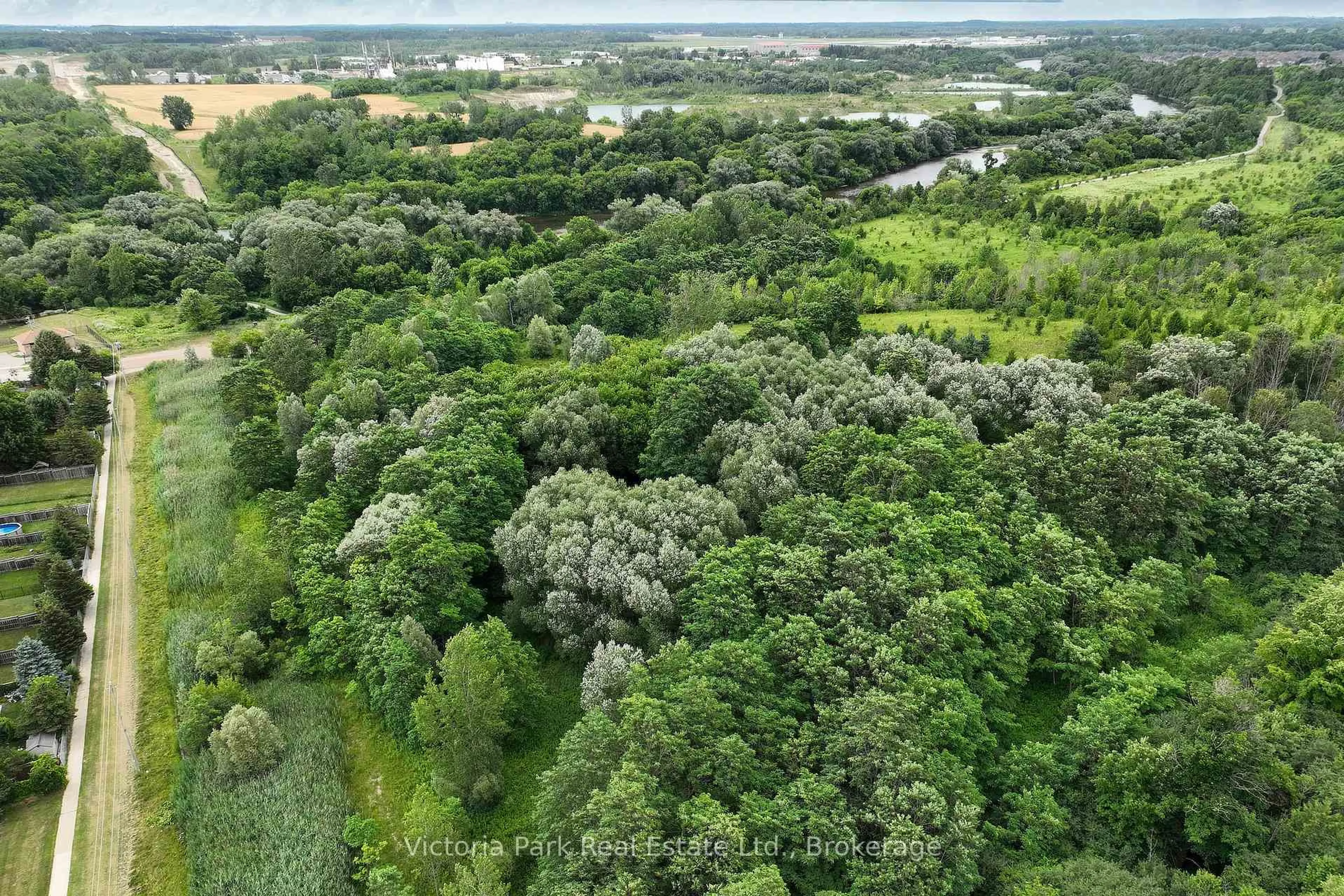 A pic from outside/outdoor area/front of a property/back of a property/a pic from drone, forest/trees view for 44 Tami Crt, Kitchener Ontario N2B 3V2