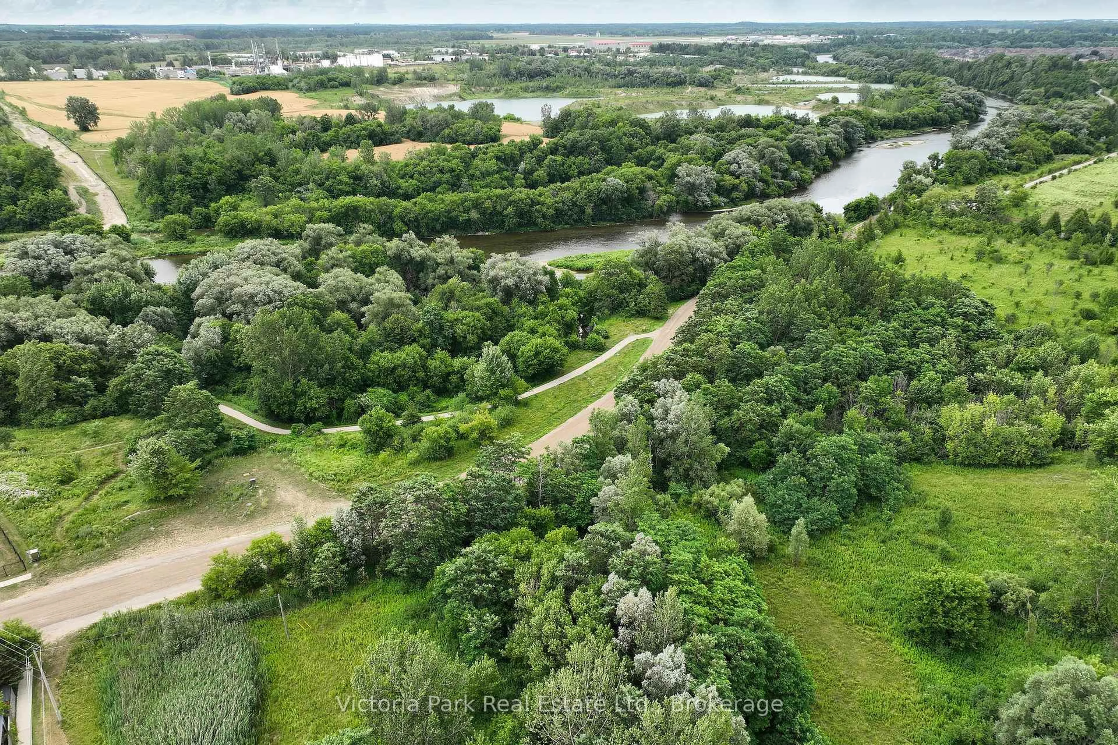 A pic from outside/outdoor area/front of a property/back of a property/a pic from drone, water/lake/river/ocean view for 44 Tami Crt, Kitchener Ontario N2B 3V2
