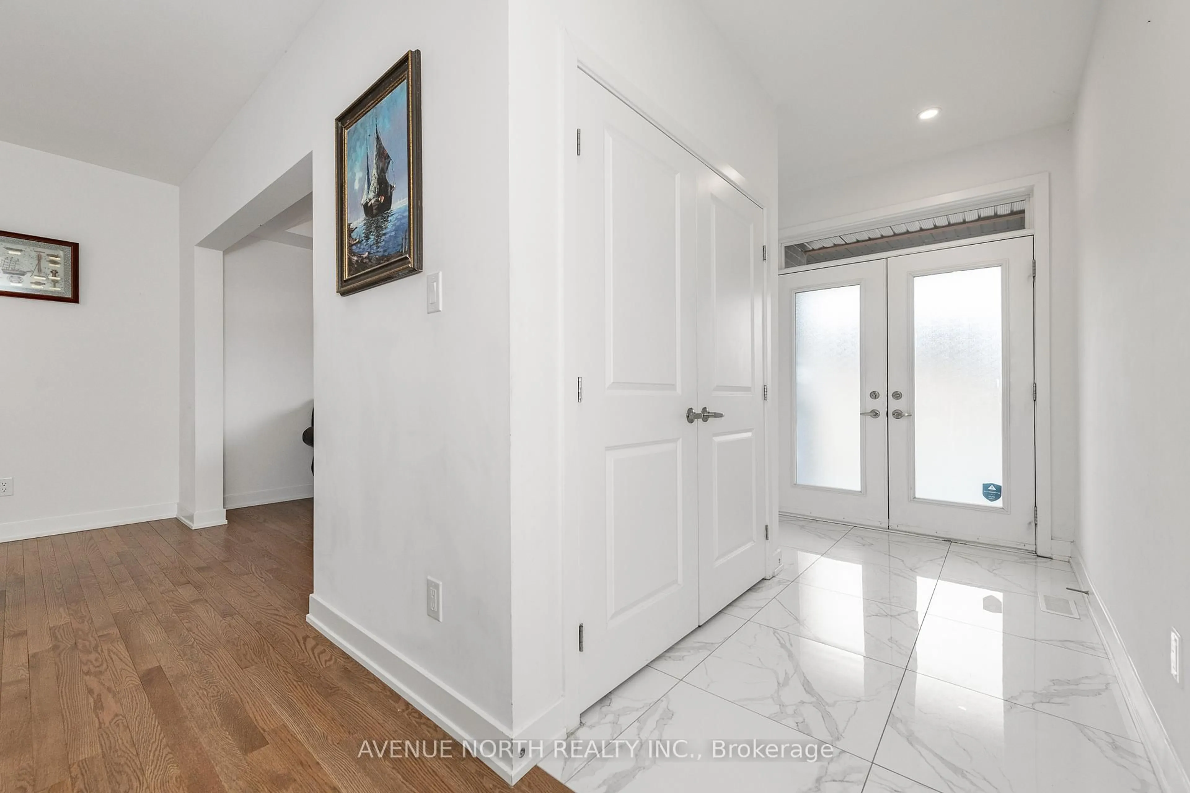 Indoor entryway for 219 Reisling Way, Ottawa Ontario K1T 0X1