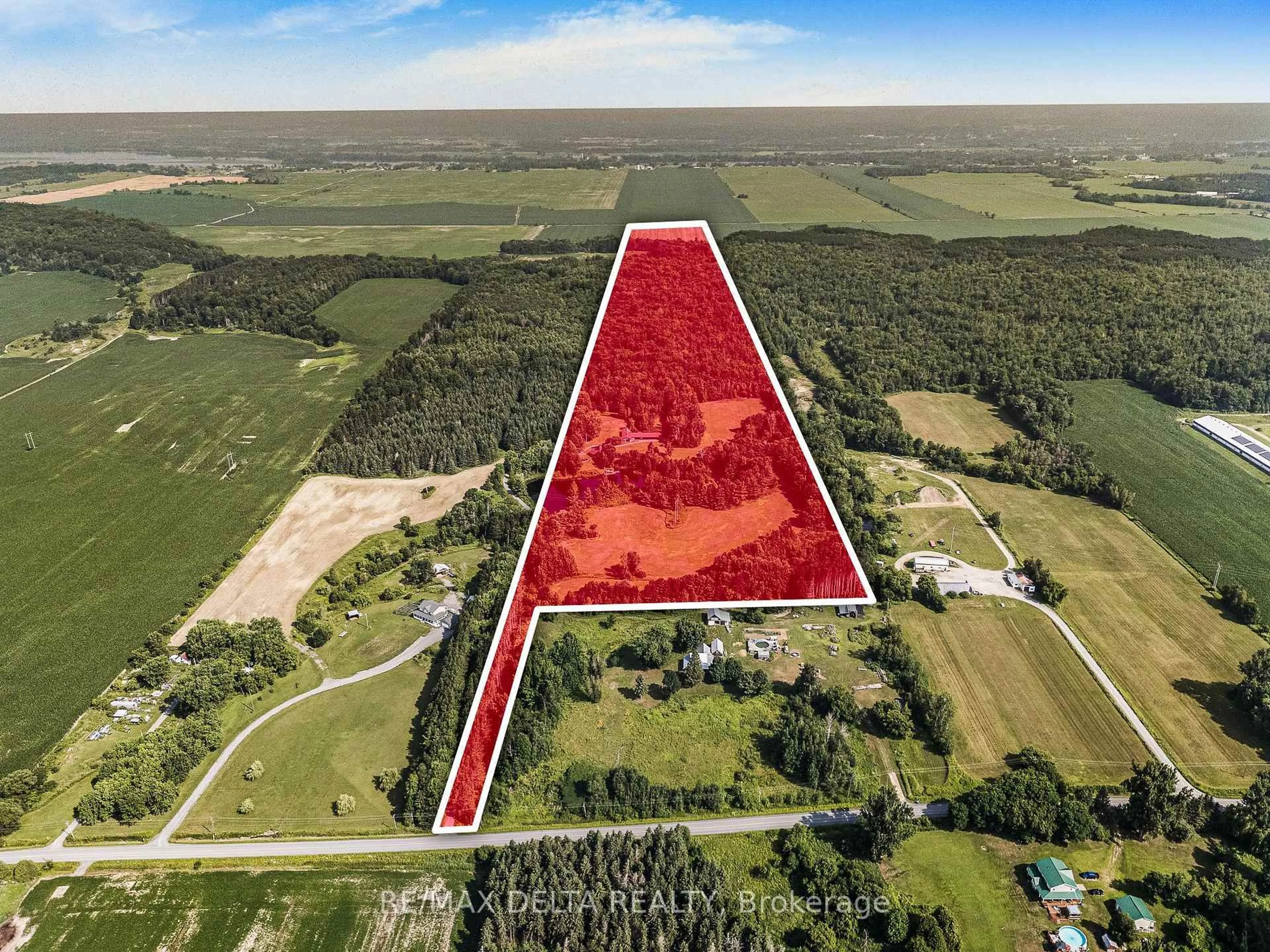 A pic from outside/outdoor area/front of a property/back of a property/a pic from drone, building for 1291 Concession 3 Rd, Alfred and Plantagenet Ontario K0B 1L0