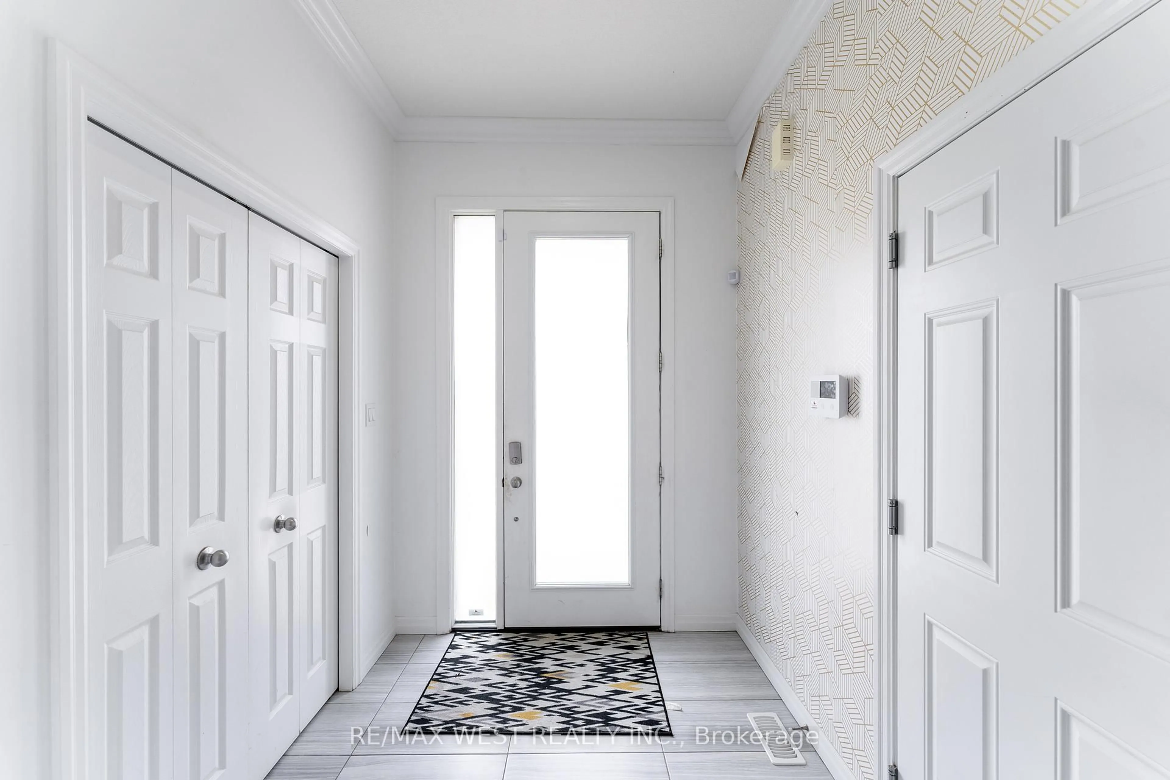 Indoor entryway for 301 Freure Dr, Cambridge Ontario N1S 0B5