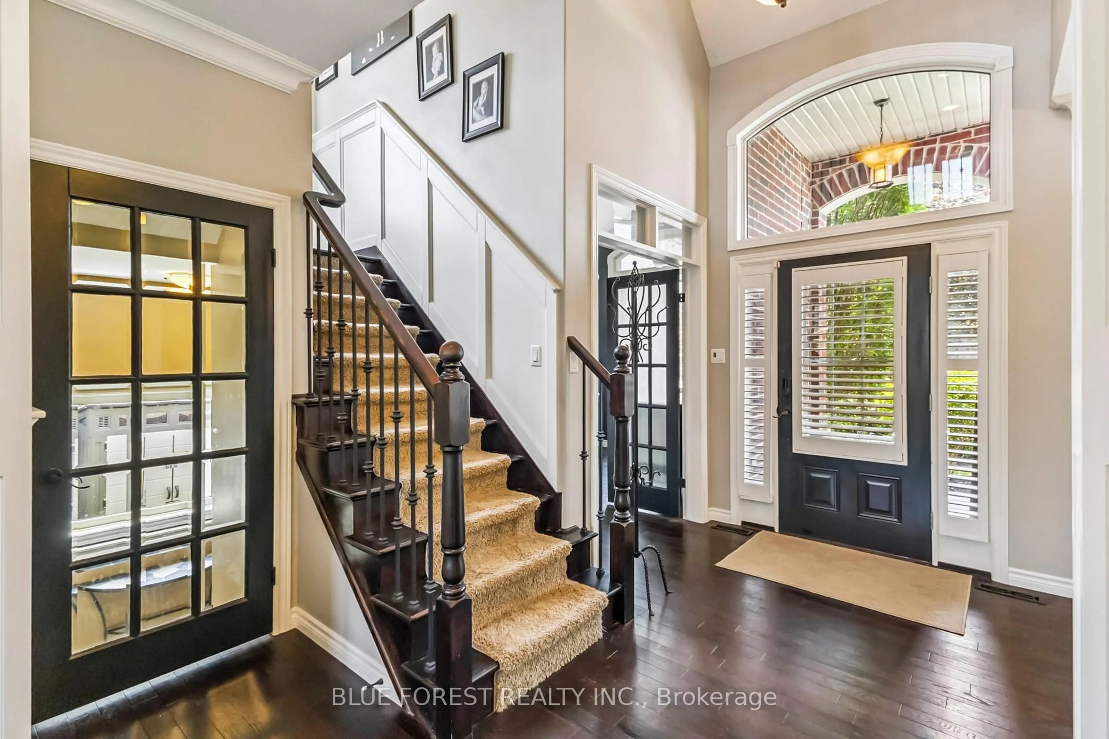Indoor entryway for 139 Prince St, Middlesex Centre Ontario N0L 1R0