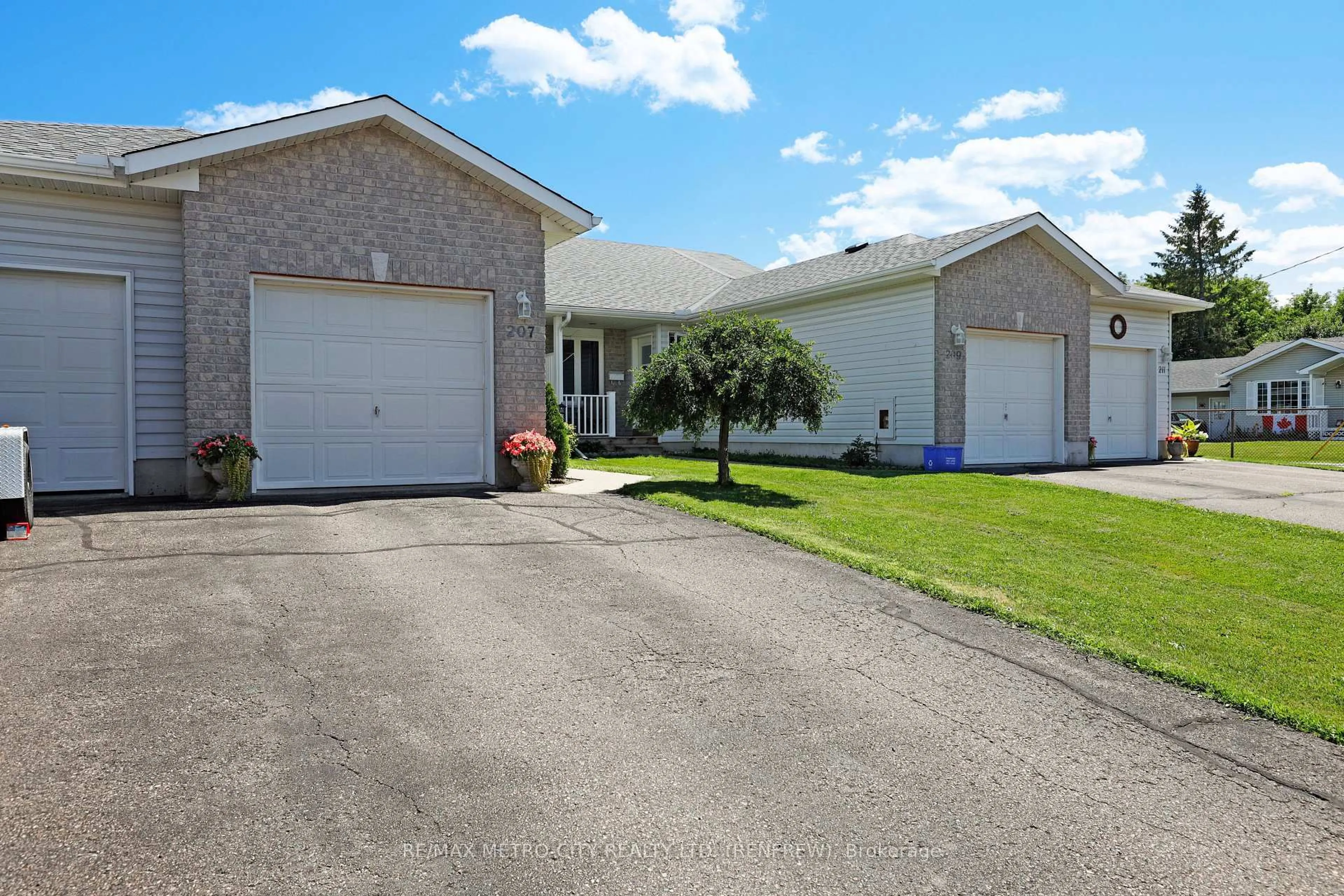 Unknown for 207 Renfrew Ave, Renfrew Ontario K7V 2Y4