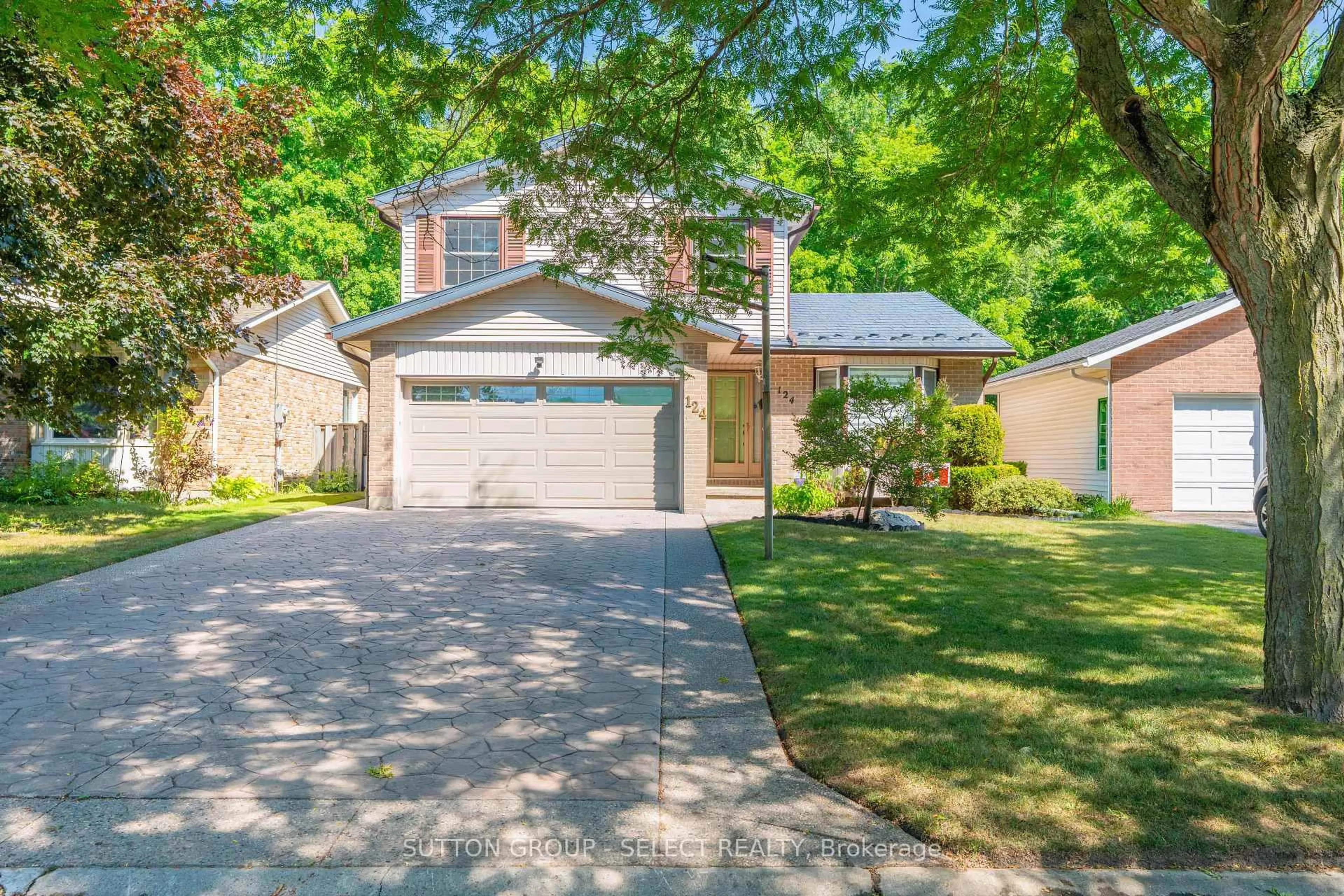 Home with vinyl exterior material, street for 124 Grenfell Cres, London North Ontario N5X 2R9