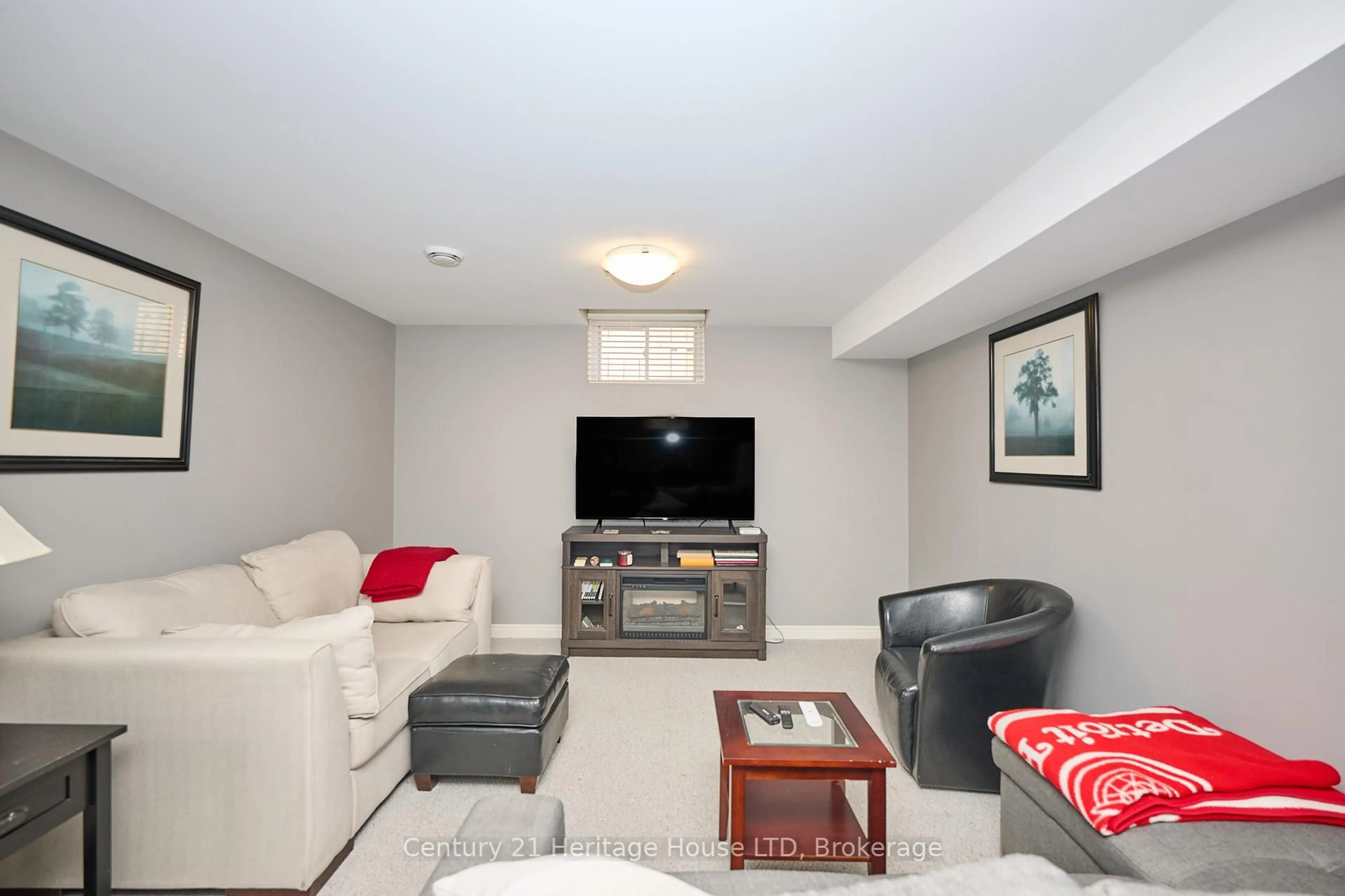 Home theater for 450 Classic Ave, Welland Ontario L3B 0A4