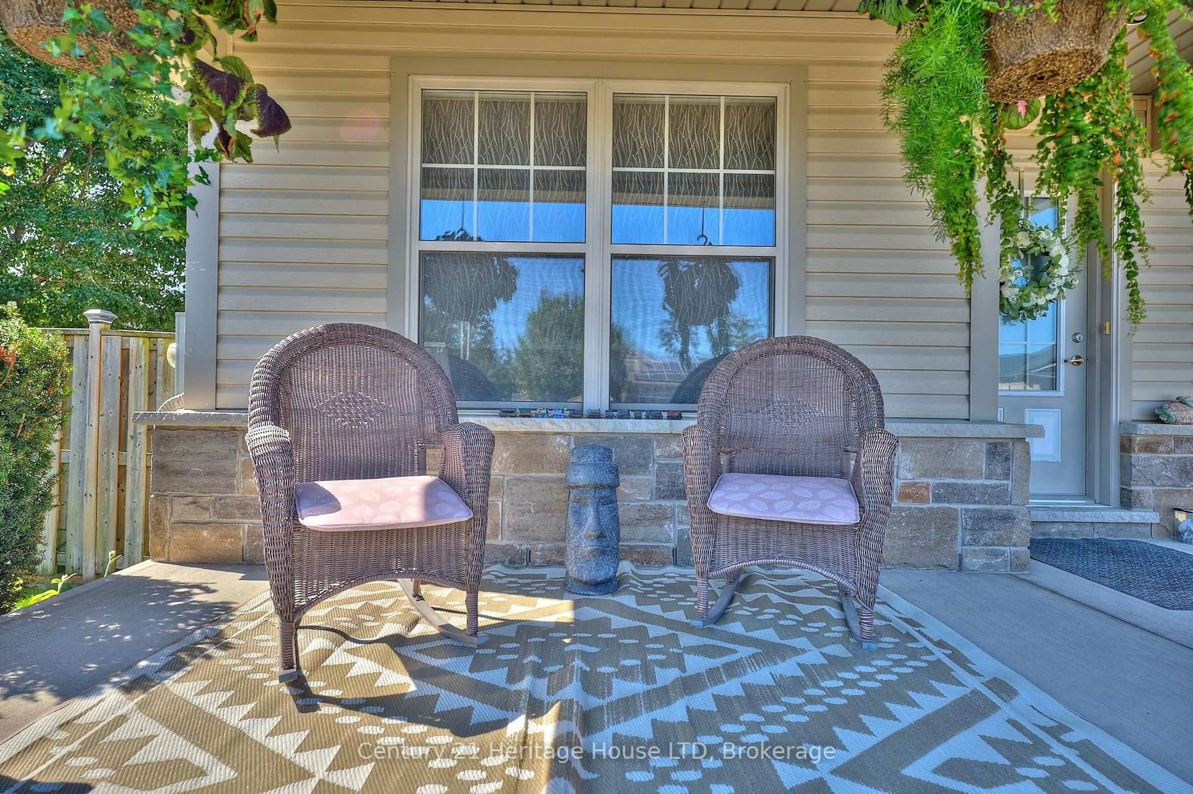 Patio, water/lake/river/ocean view for 450 Classic Ave, Welland Ontario L3B 0A4