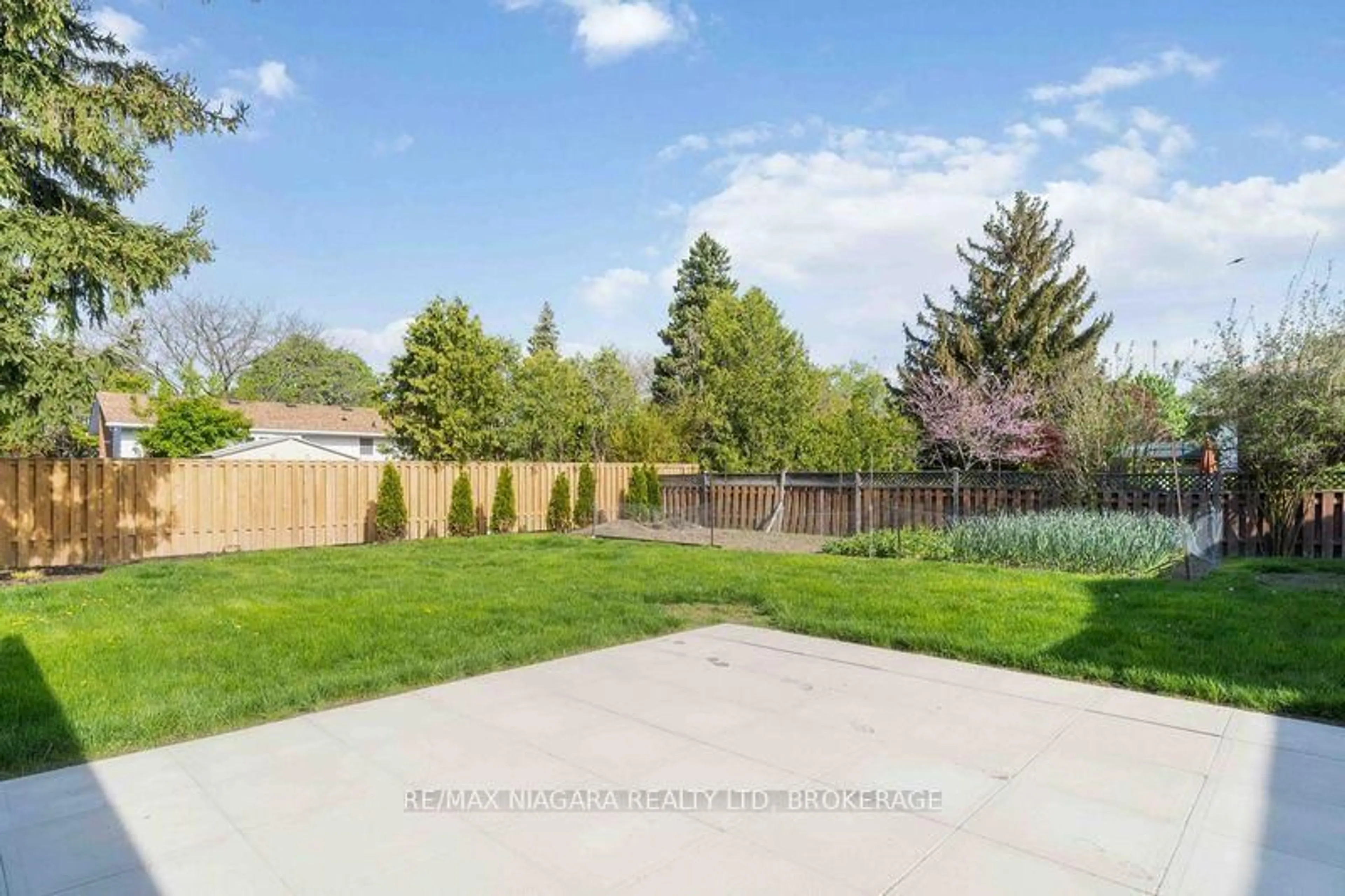 Patio, unknown for 543 Vine St, St. Catharines Ontario L2M 3T5