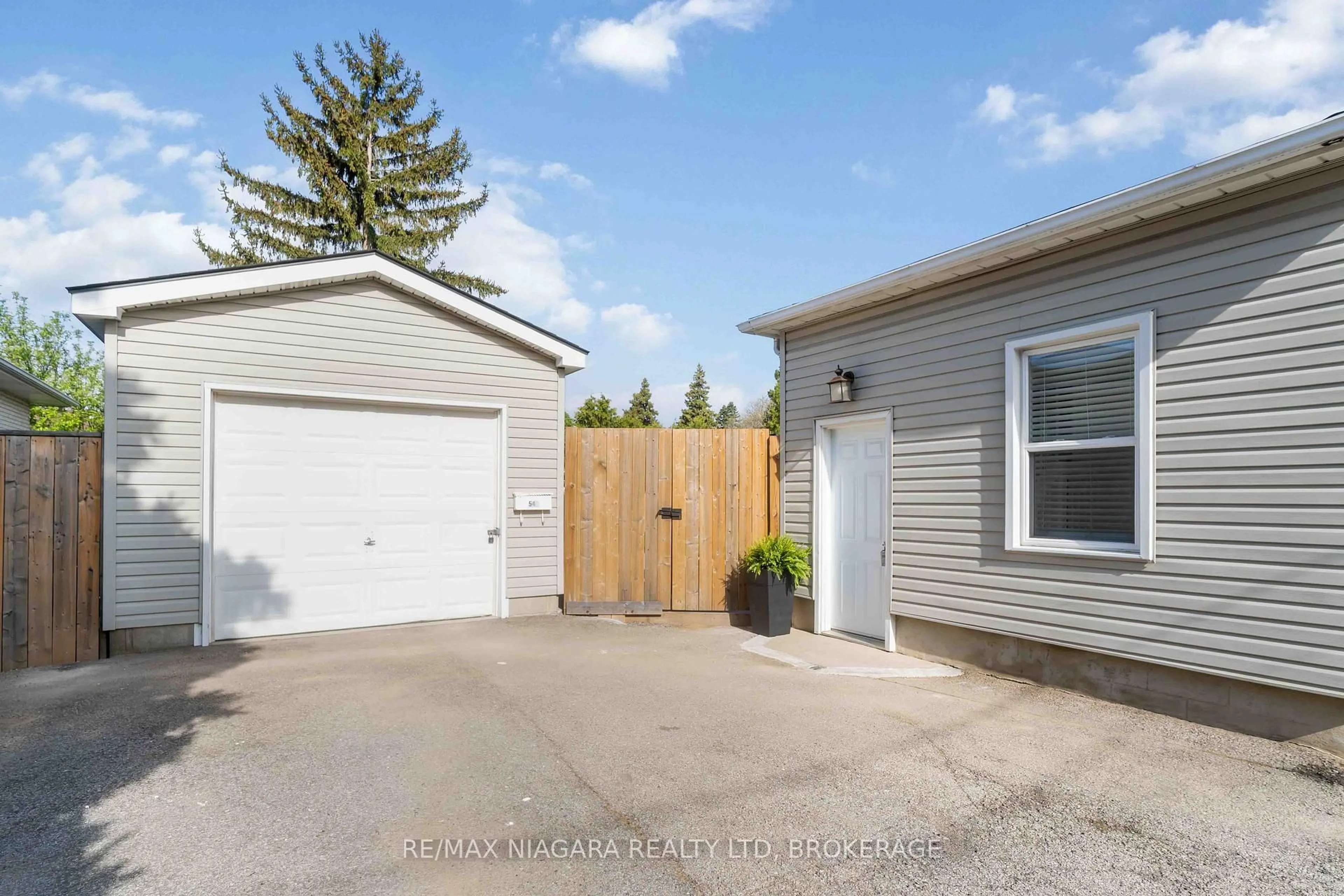 Unknown for 543 Vine St, St. Catharines Ontario L2M 3T5