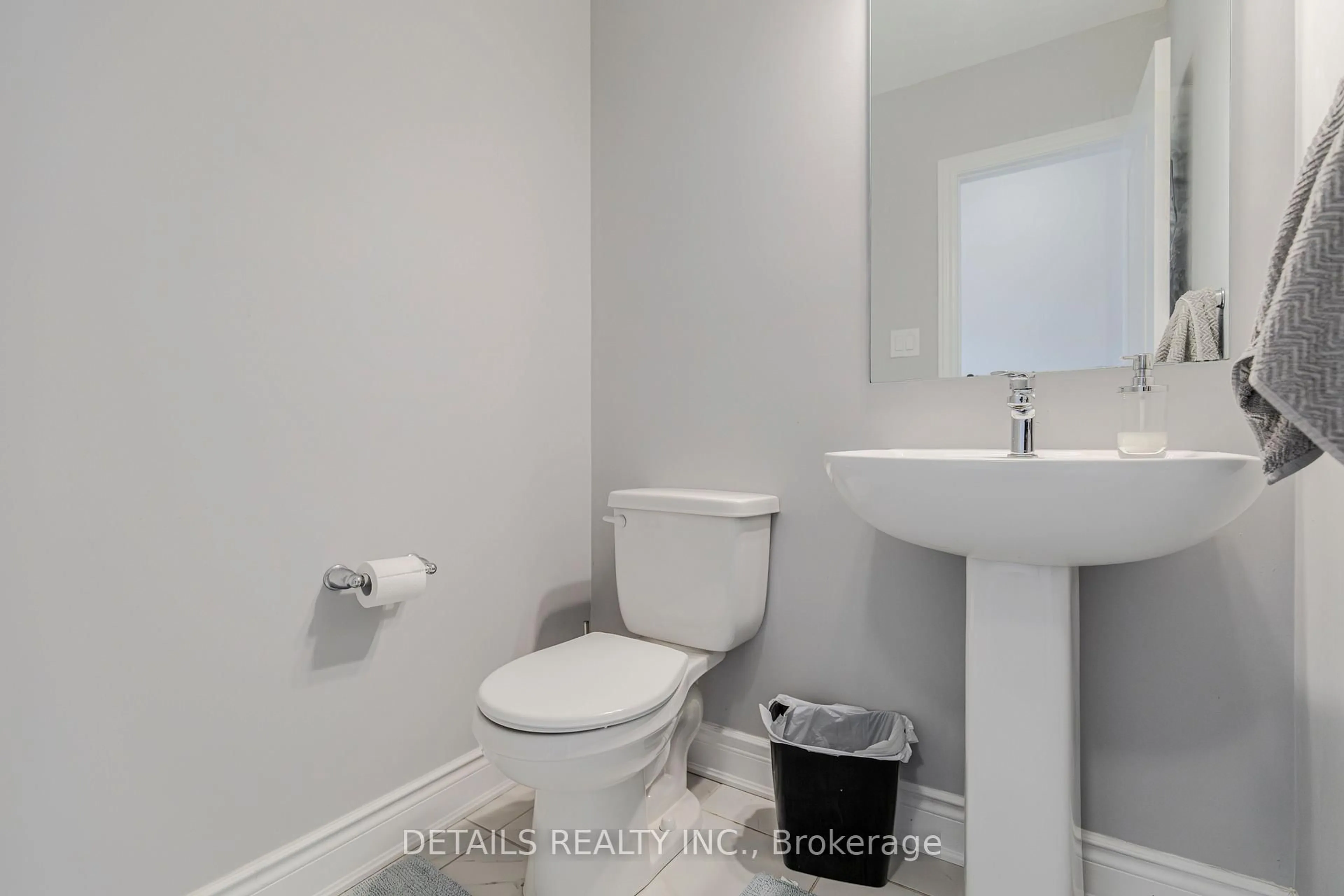 Standard bathroom, unknown for 557 Flagstaff Dr, Ottawa Ontario K2J 6T5