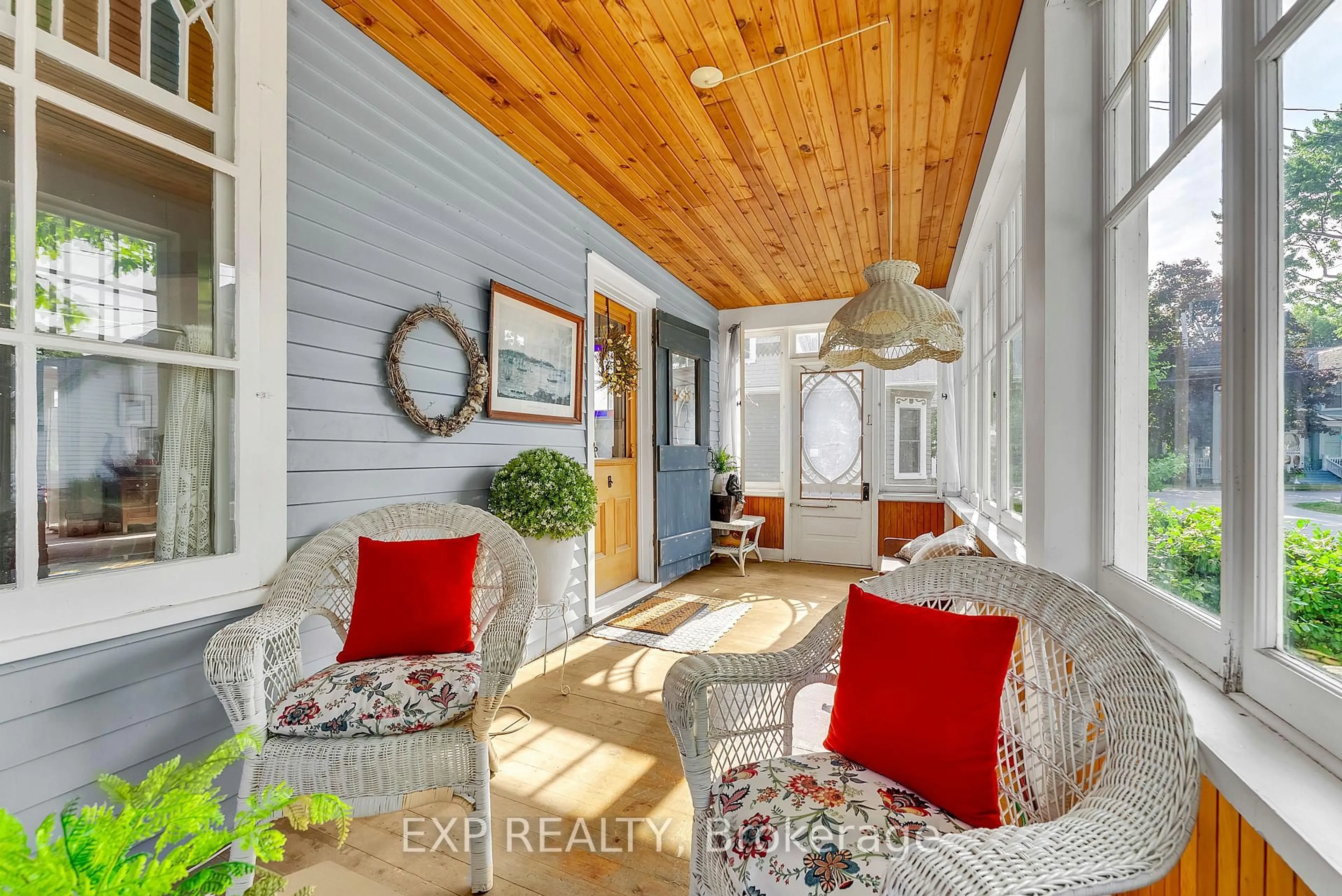 Indoor entryway for 301 Noxon Ave, Prince Edward County Ontario K0K 3L0