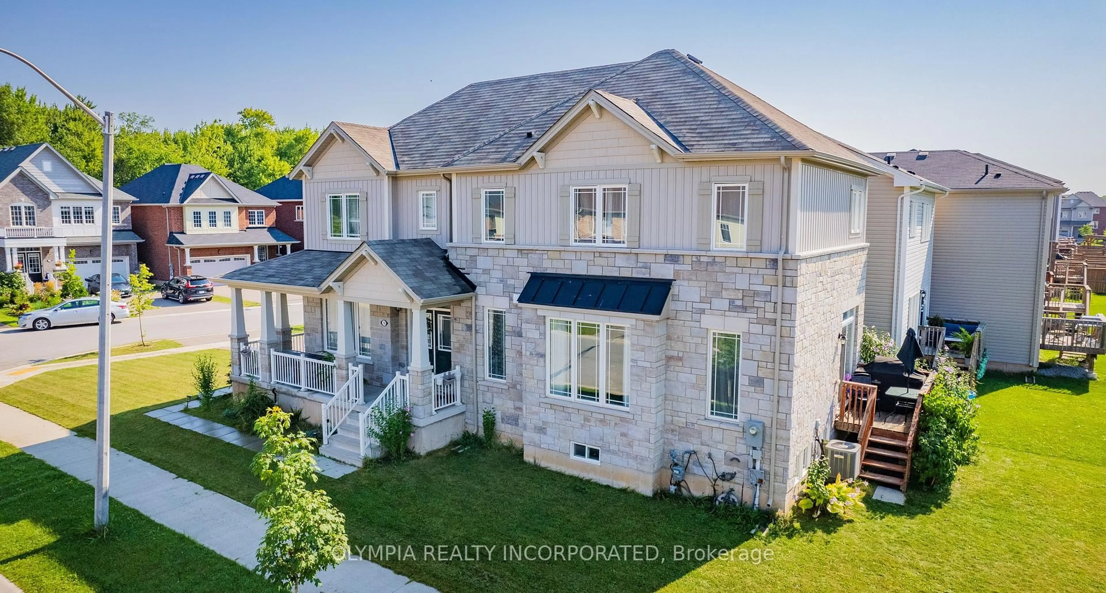 A pic from outside/outdoor area/front of a property/back of a property/a pic from drone, unknown for 7846 Hackberry Tr, Niagara Falls Ontario L2H 3R4