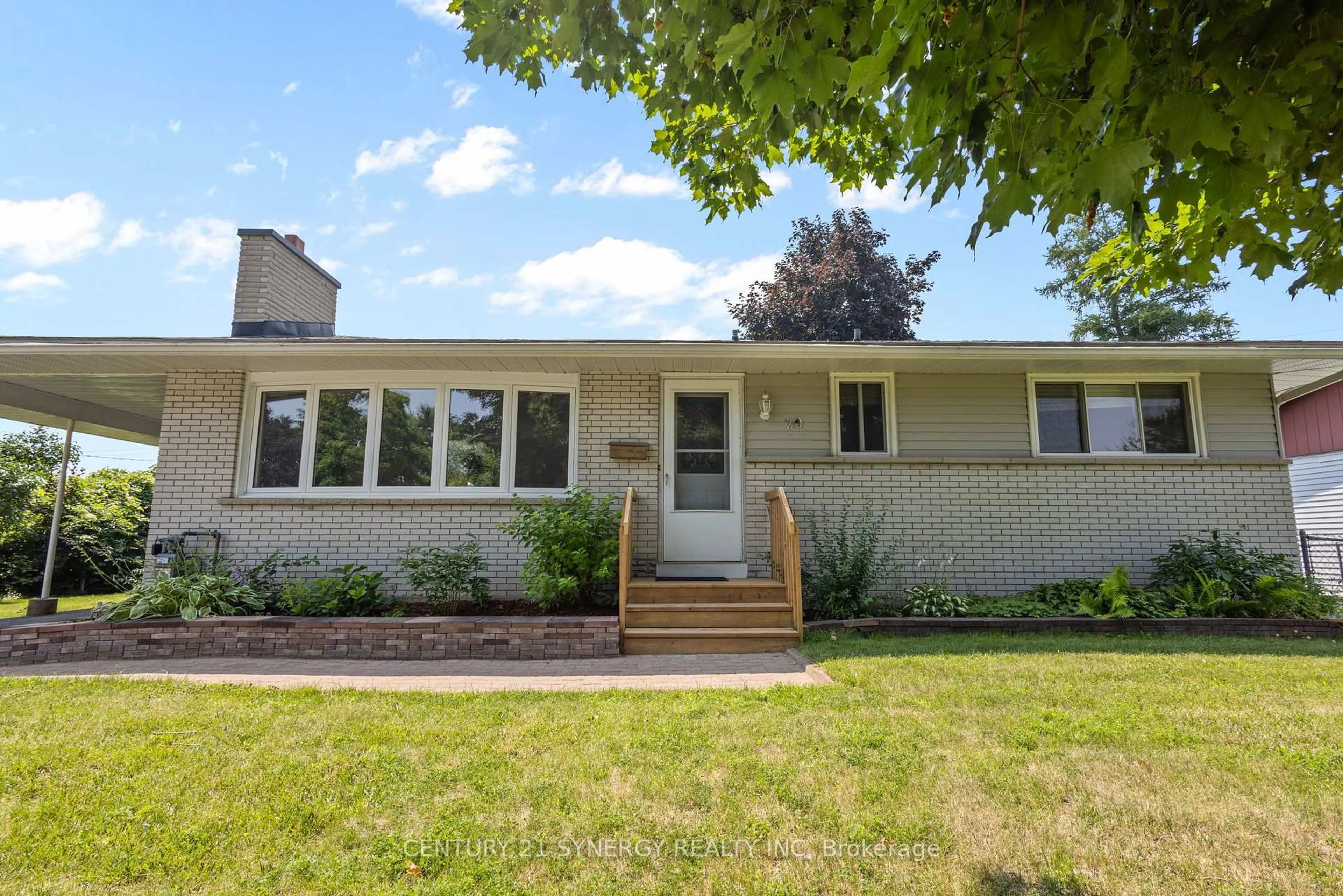 Home with vinyl exterior material, street for 20 Parkside Cres, Ottawa Ontario K2G 3B5