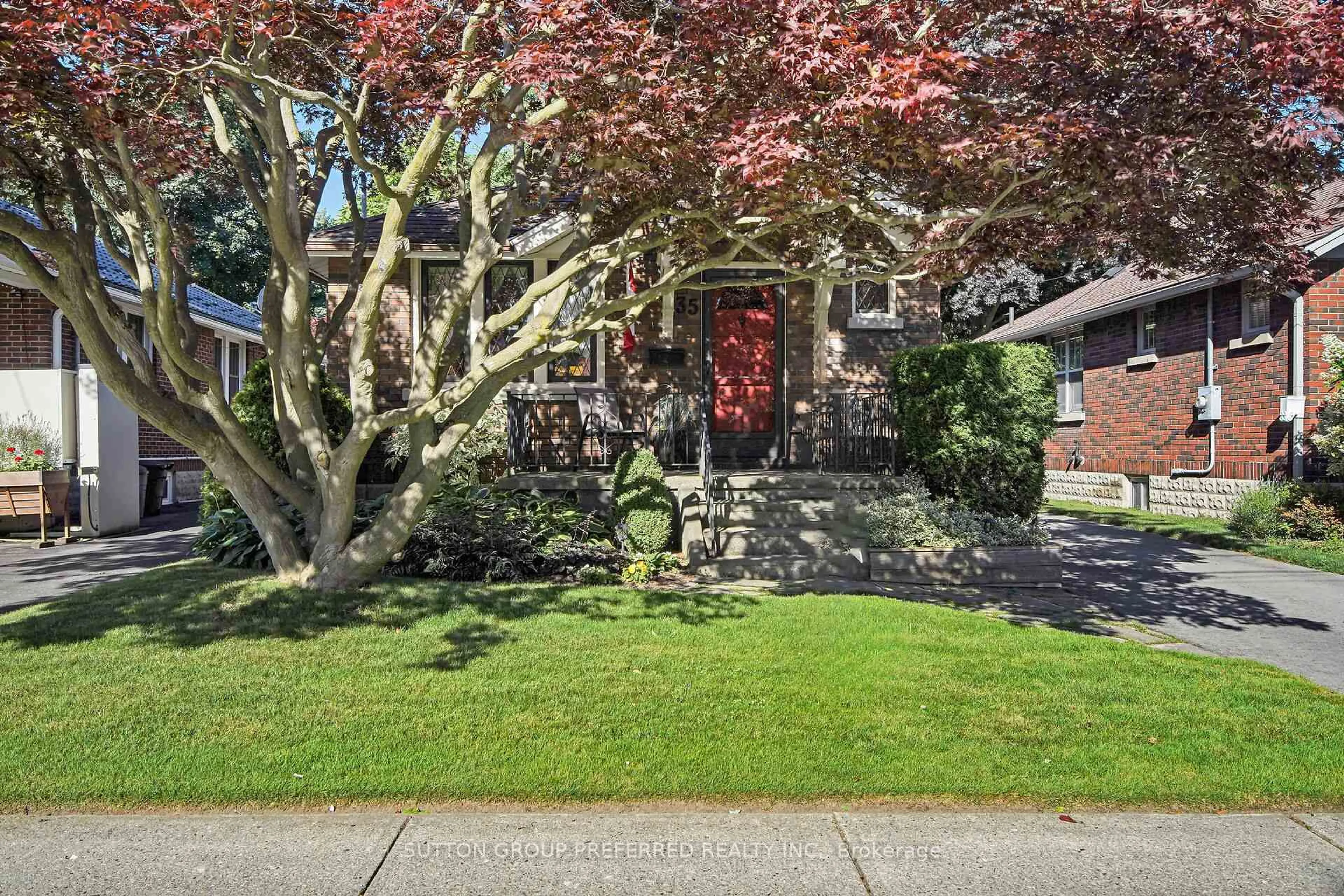 Unknown for 35 Logan Ave, London East Ontario N5Y 2P5