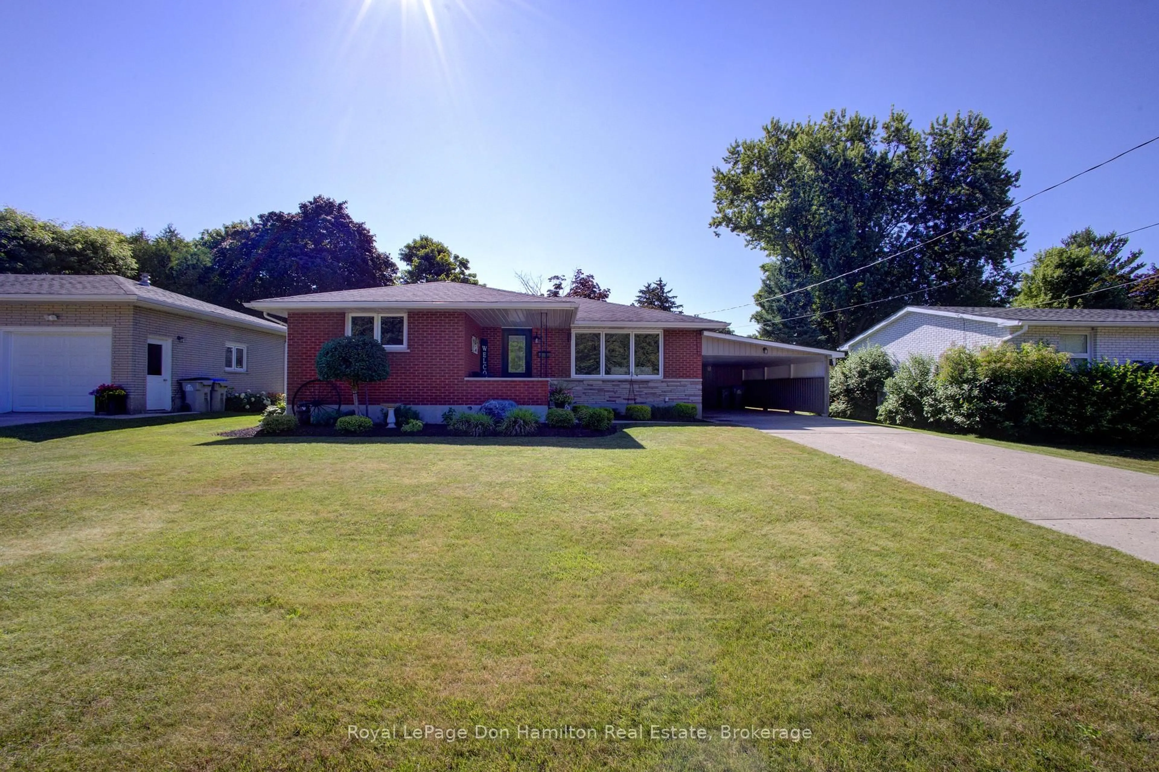 Unknown for 830 Barber Ave Ave, North Perth Ontario N4W 3J9