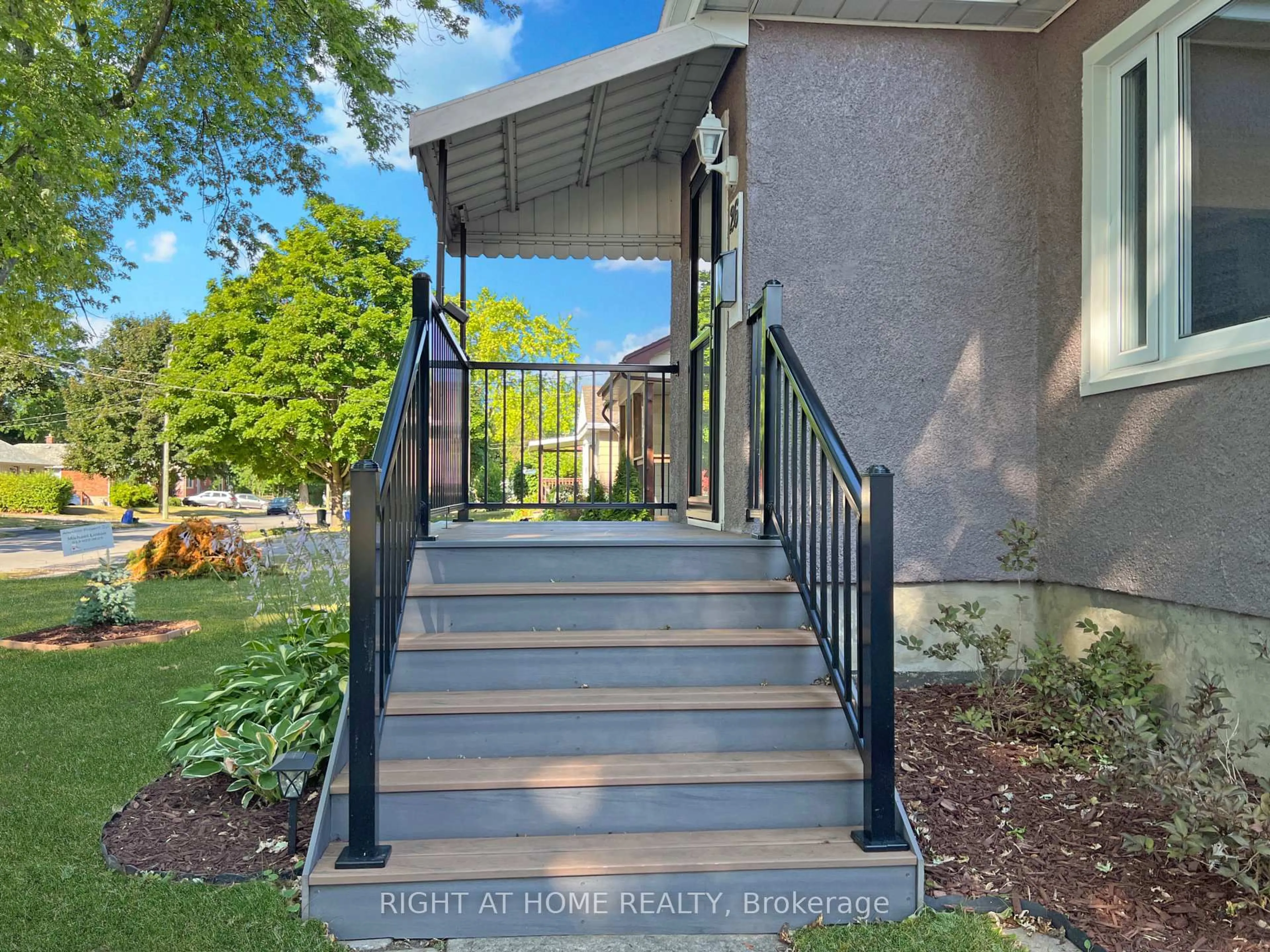 Indoor entryway for 26 Montgomery Blvd, Belleville Ontario K8N 1H9