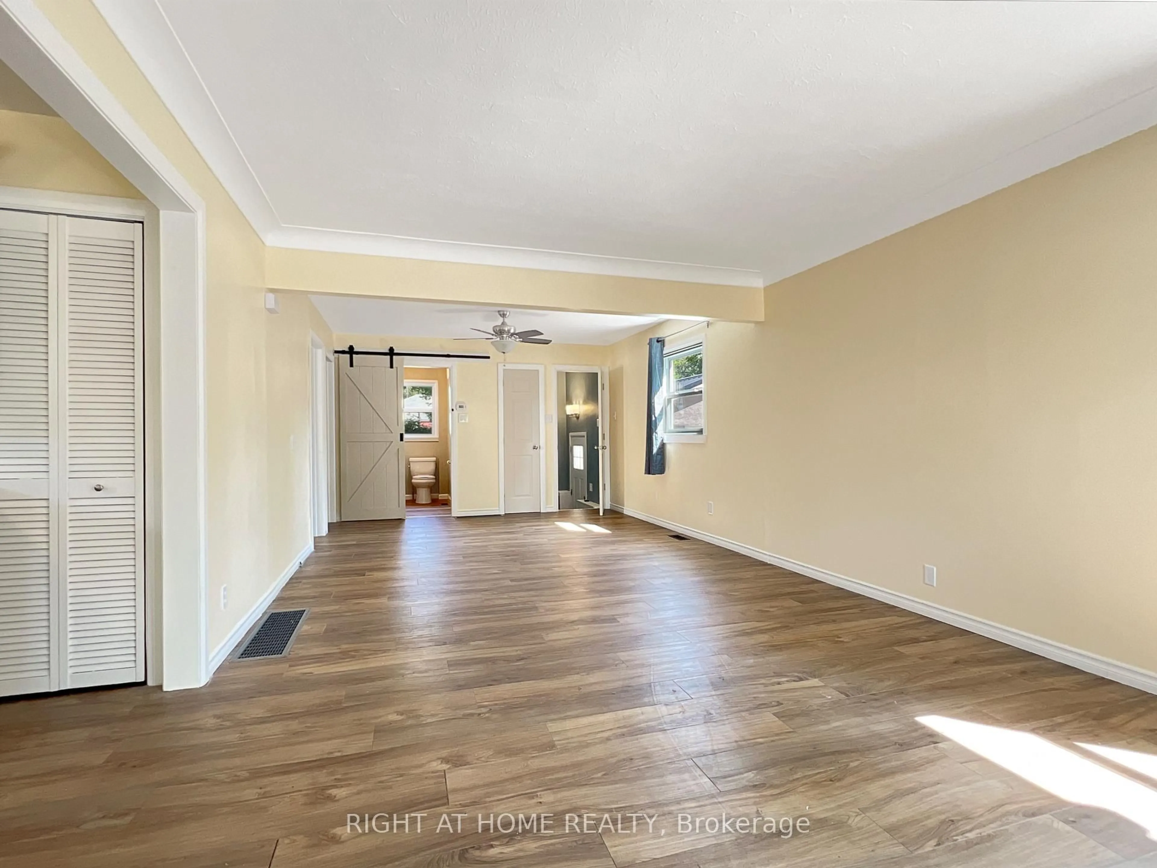 Indoor entryway for 26 Montgomery Blvd, Belleville Ontario K8N 1H9