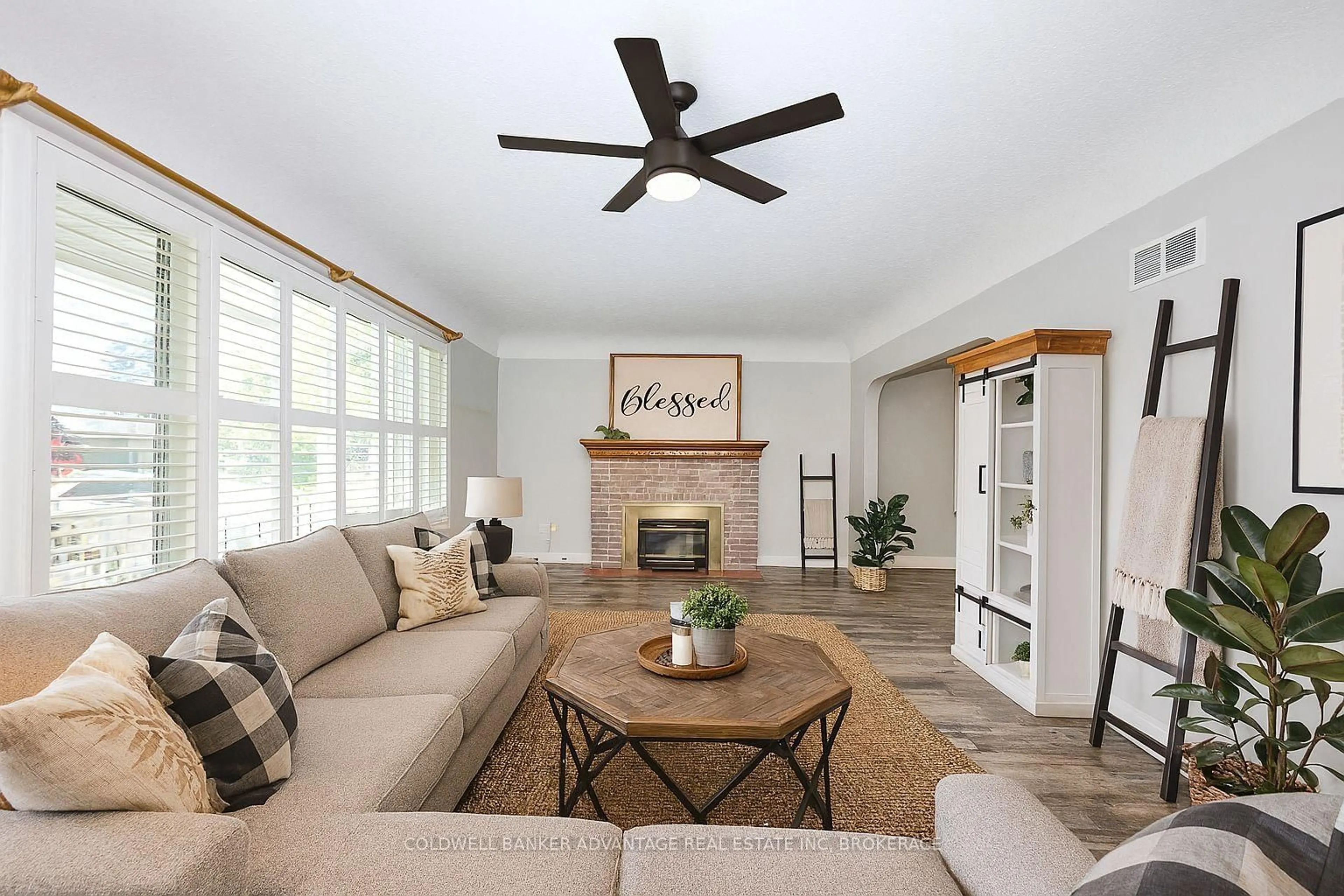 Living room with furniture, unknown for 49 Carlton Ave, Welland Ontario L3C 1P8